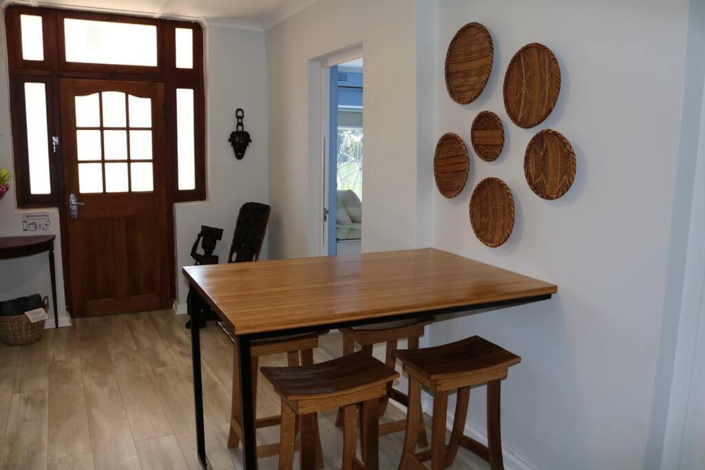 Sunset Cottage - Cheerful 1 Bedroom Cottage view 5