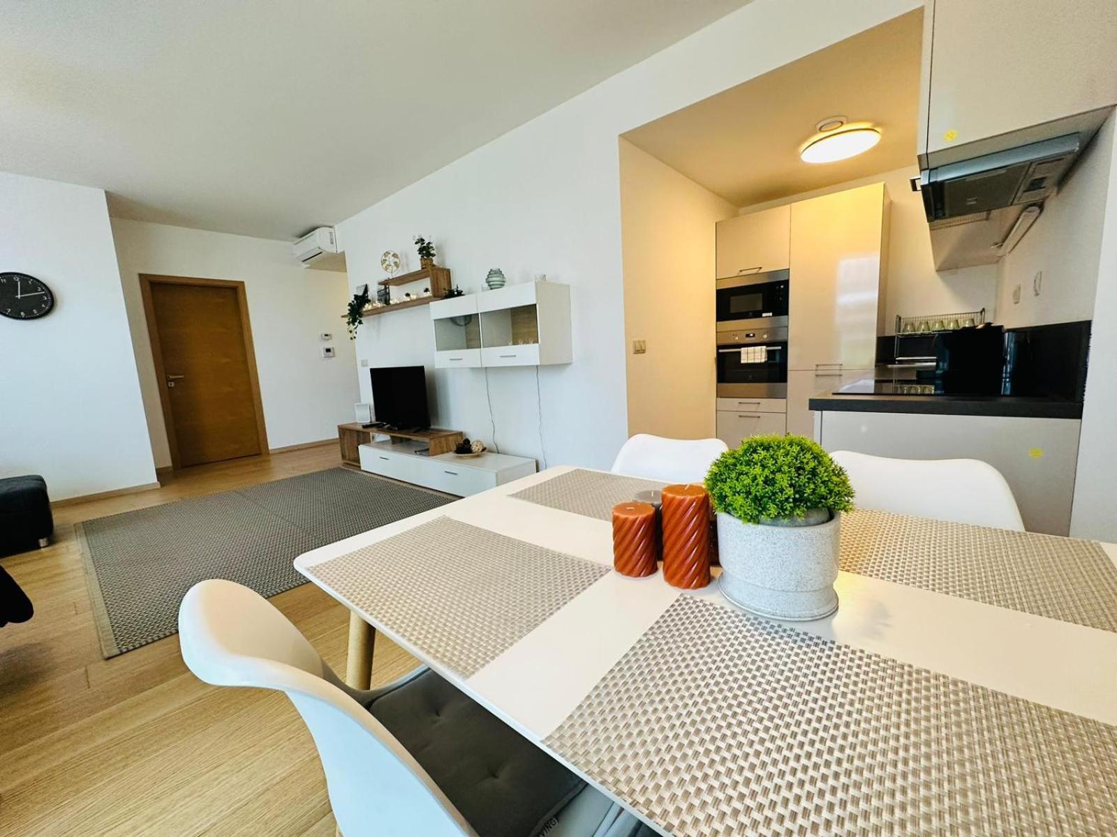 Apartments05 in new building with free parking Panorama city - amazing view close to Old town
