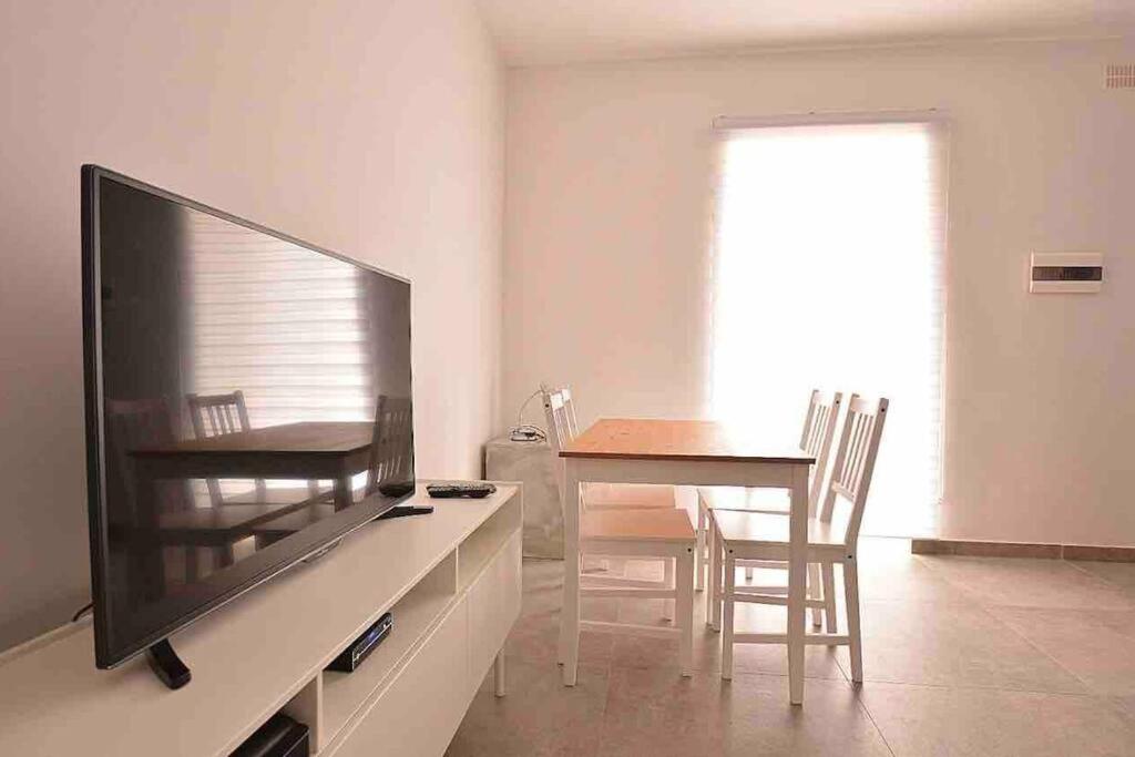 2 Bedroom Nicely Furnished Seaside Apartment in Gzira - Dima 2 photo 2
