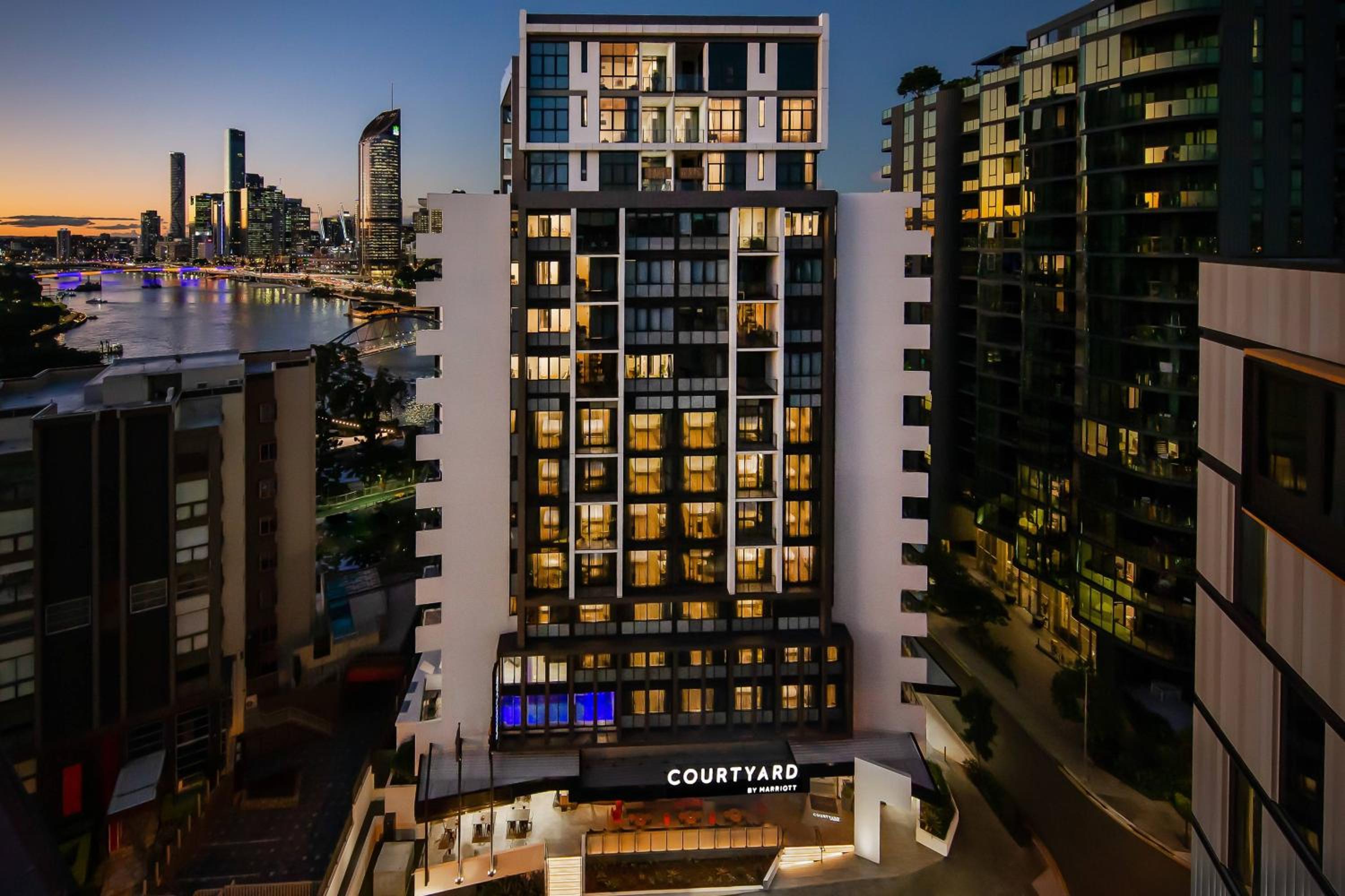 Hotel Courtyard by Marriott Brisbane South Bank - Image 1
