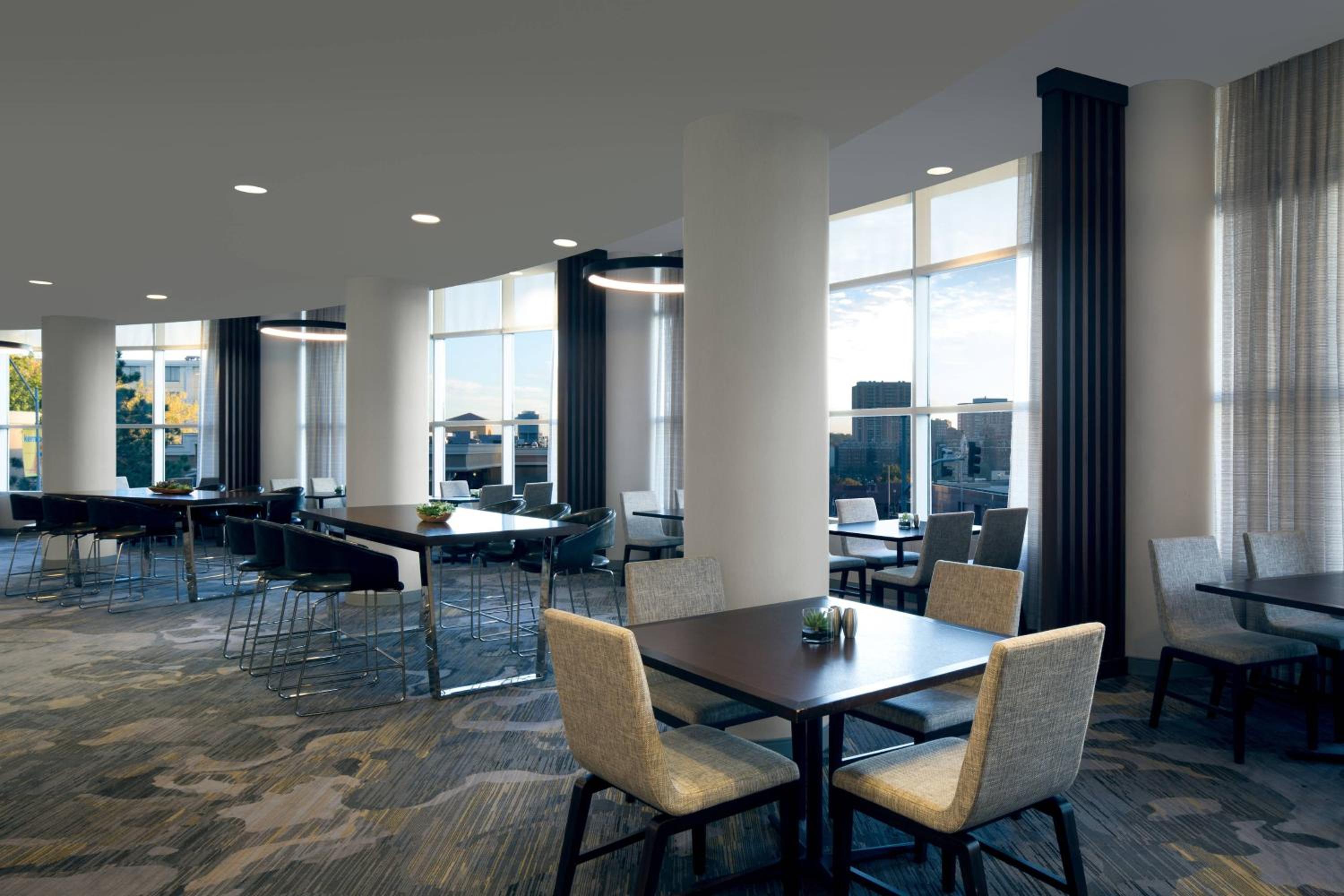 Hotel Kansas City Marriott Country Club Plaza - Image 1