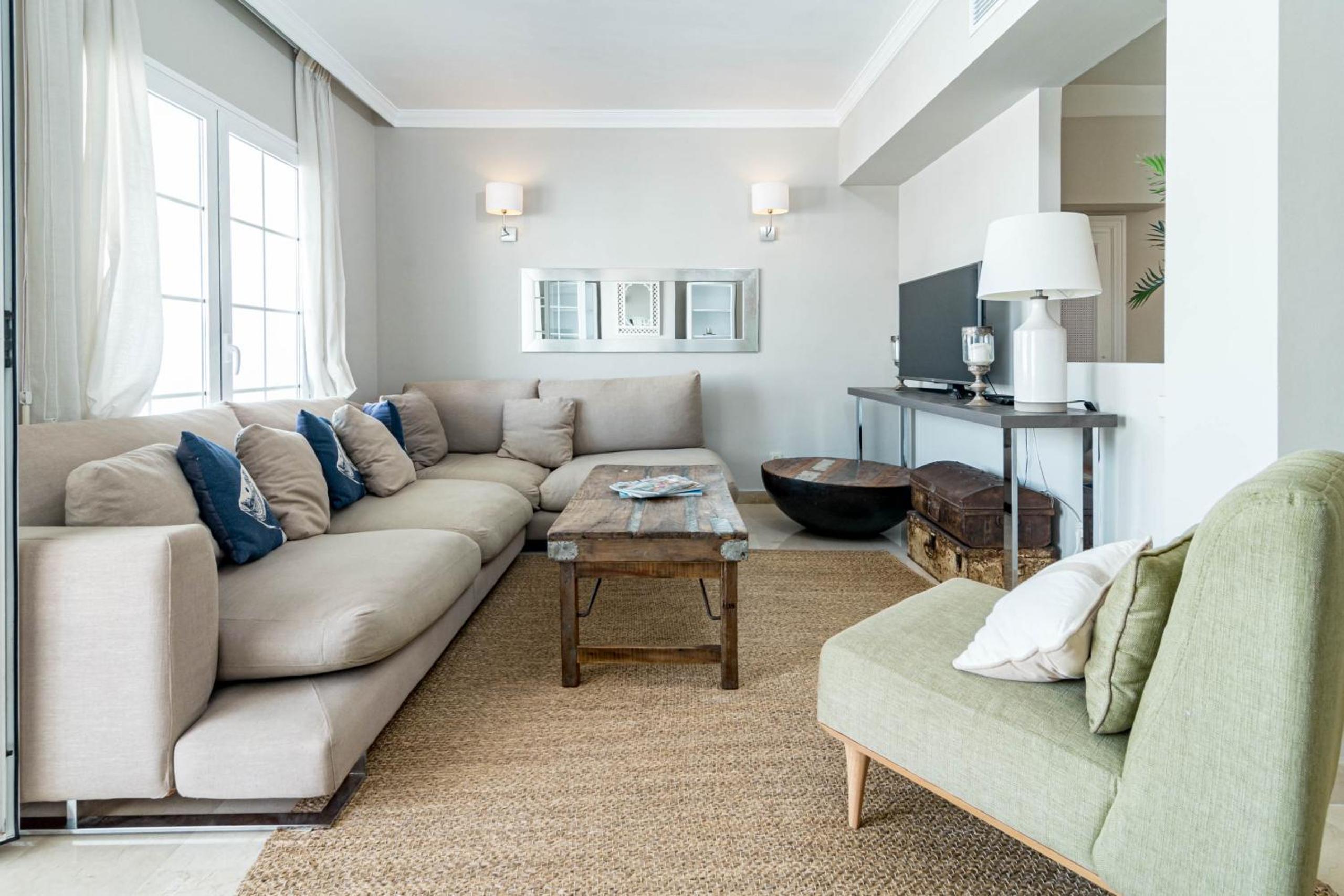 Captivating Coastal Townhouse in Aloha Pueblo with amazing Mountain Views