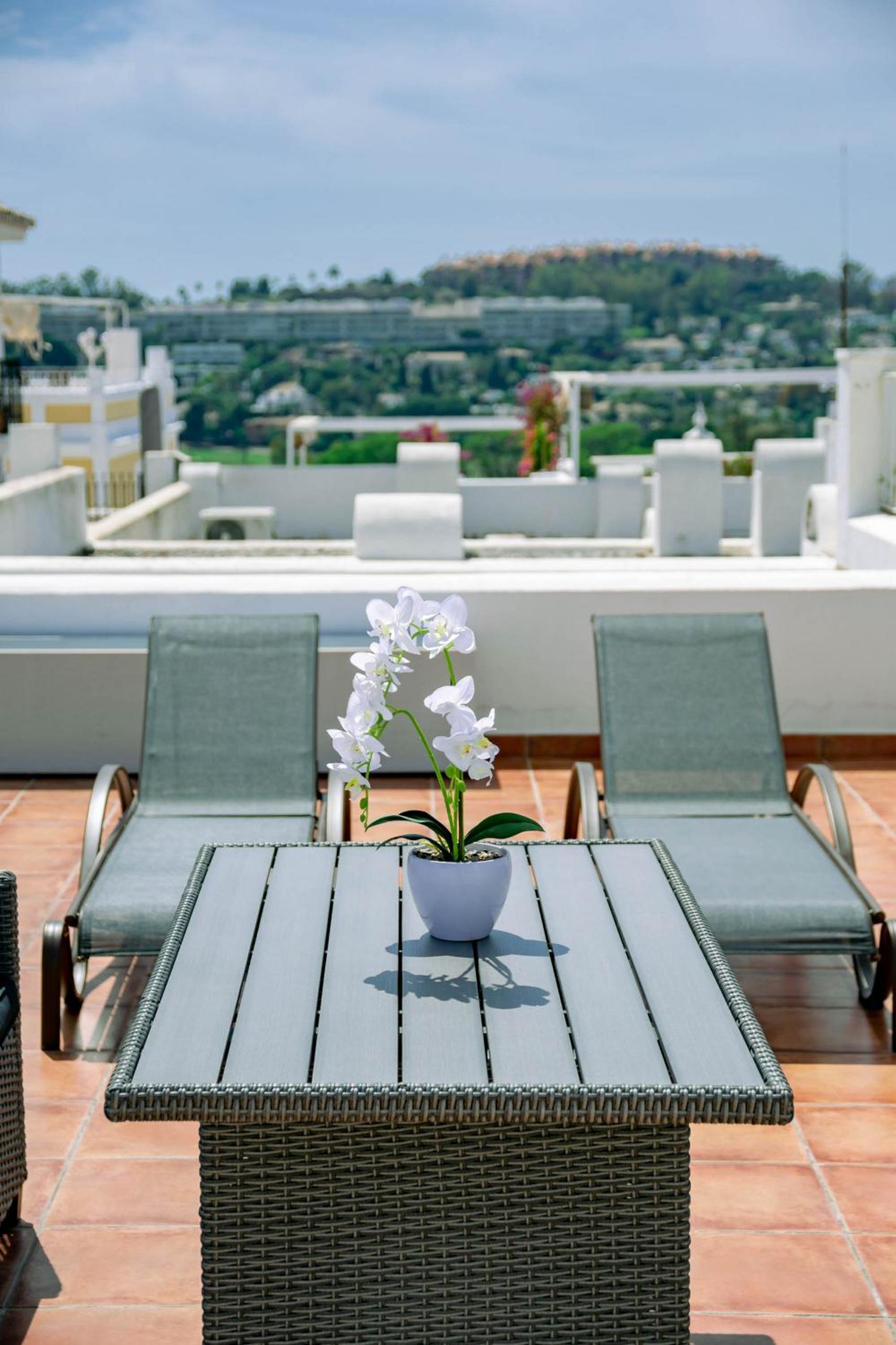 Captivating Coastal Townhouse in Aloha Pueblo with amazing Mountain Views
