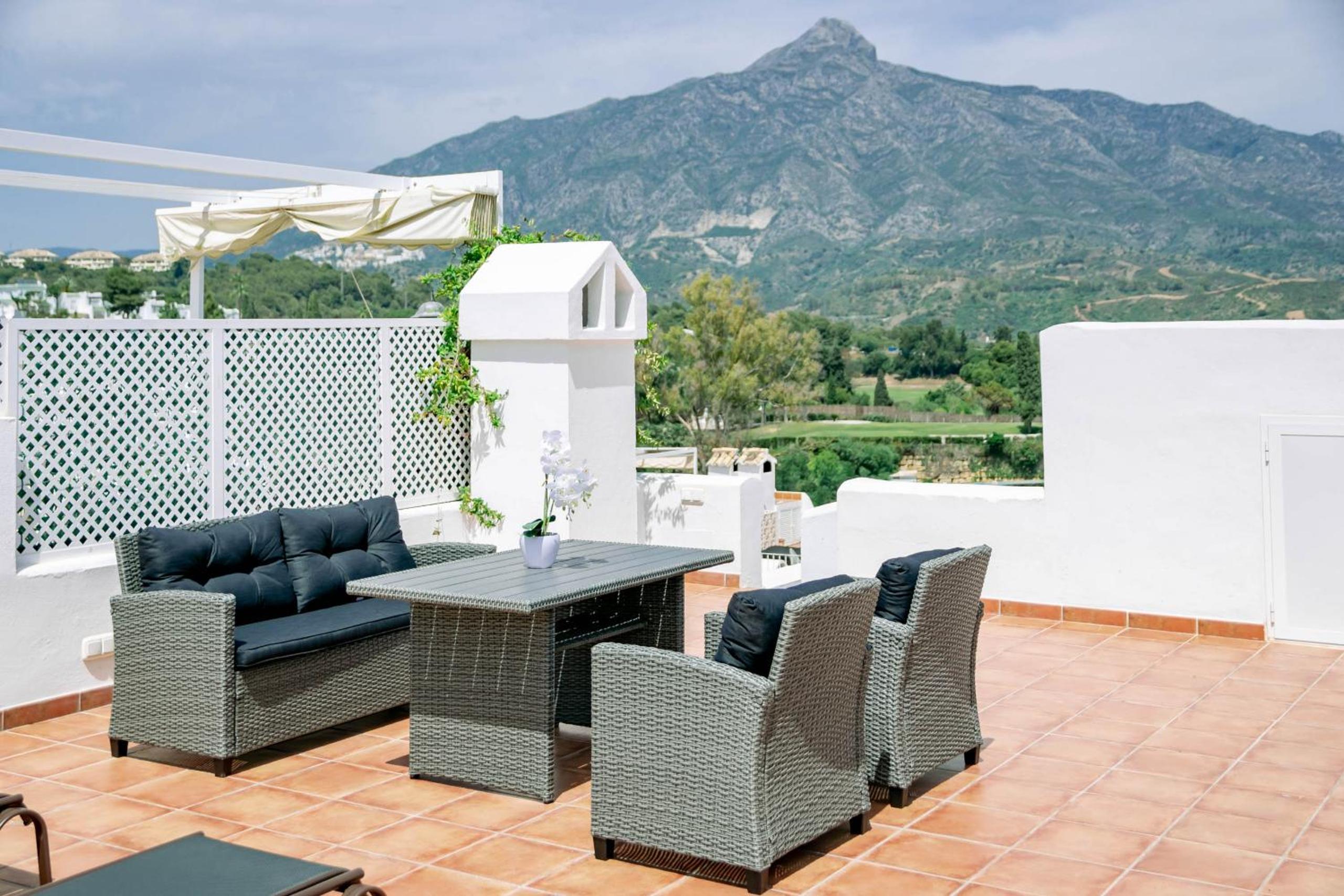Captivating Coastal Townhouse in Aloha Pueblo with amazing Mountain Views