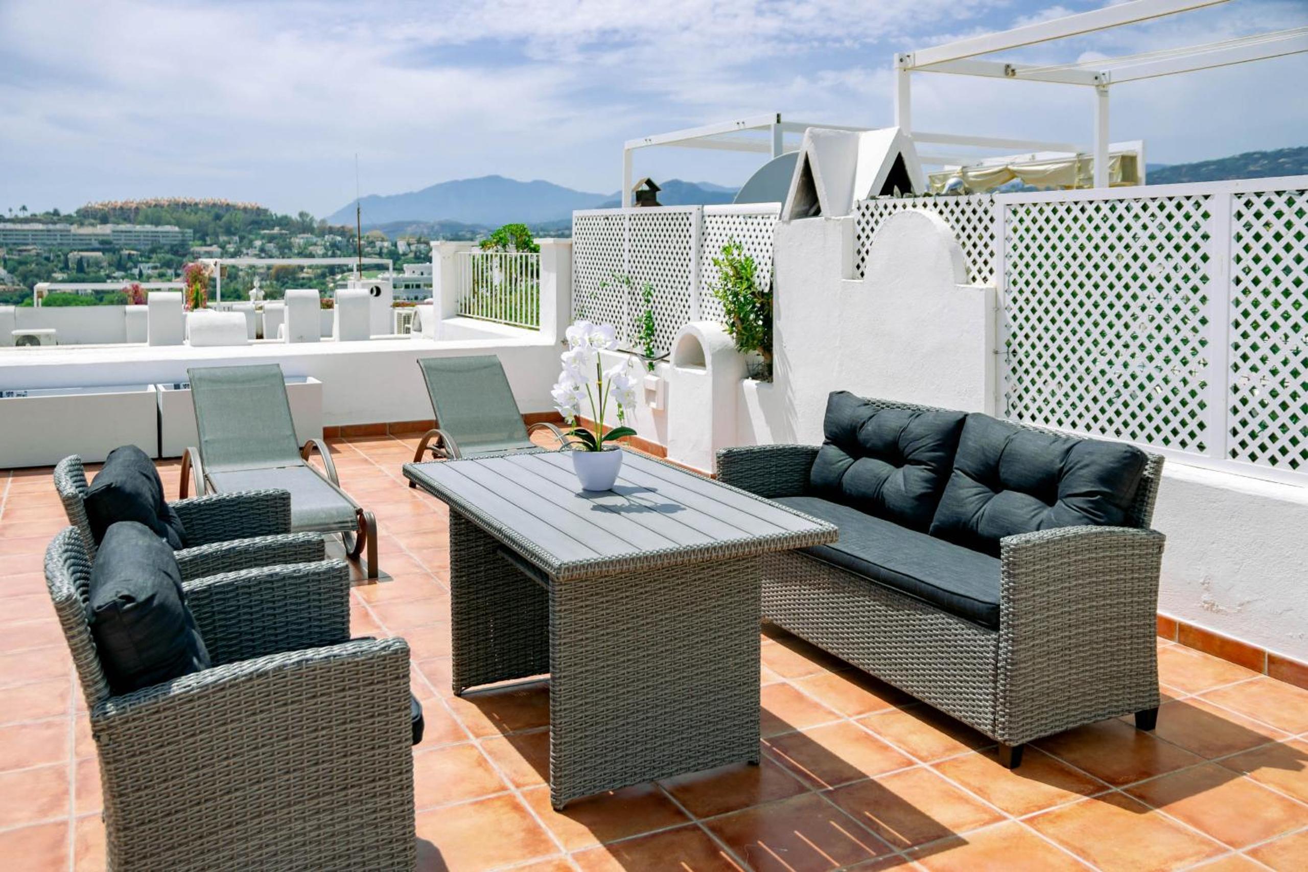 Captivating Coastal Townhouse in Aloha Pueblo with amazing Mountain Views