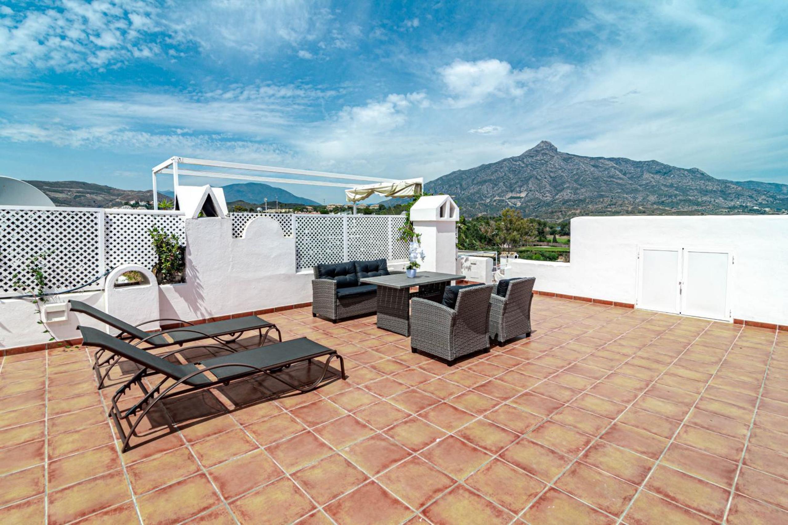 Captivating Coastal Townhouse in Aloha Pueblo with amazing Mountain Views