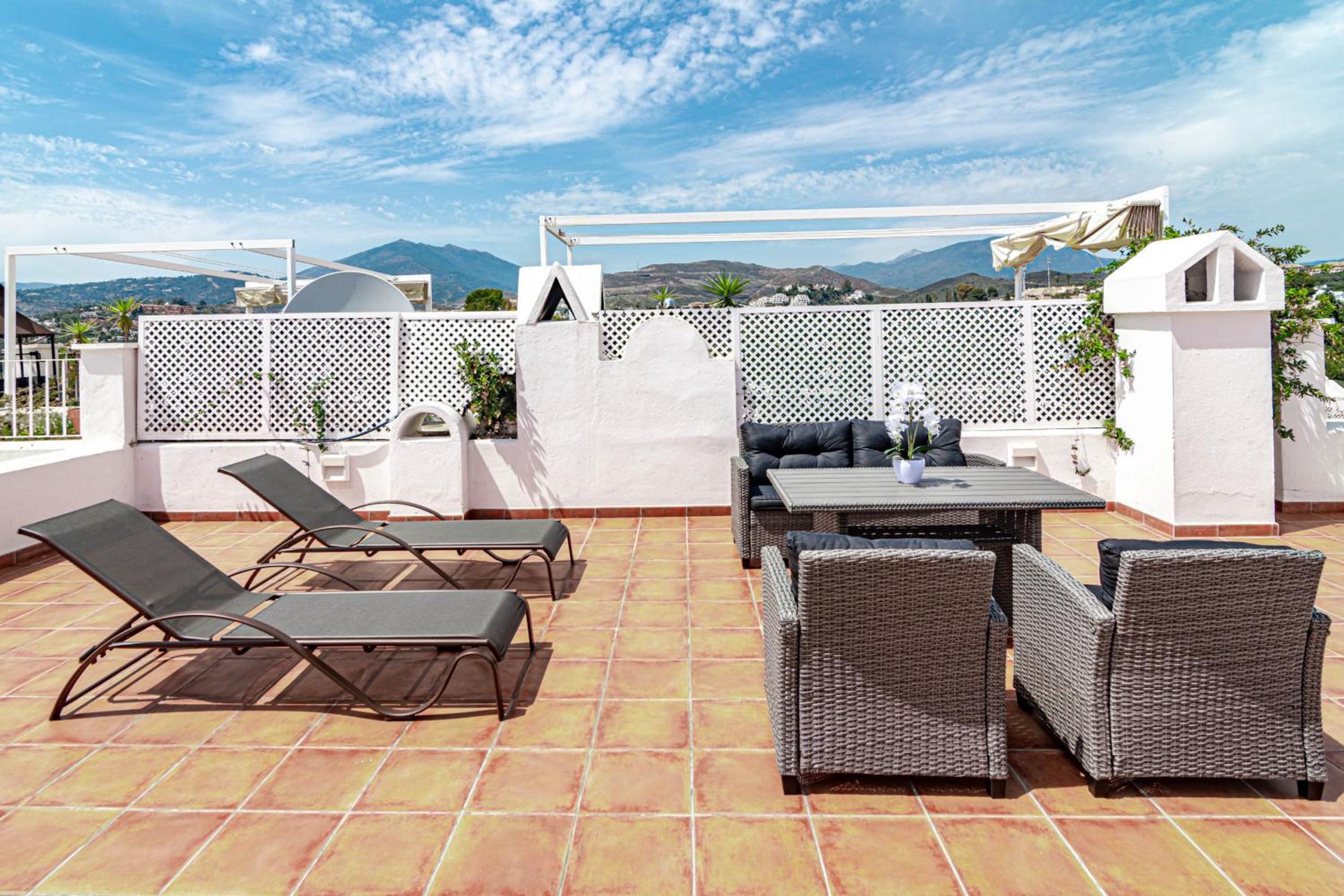 Captivating Coastal Townhouse in Aloha Pueblo with amazing Mountain Views