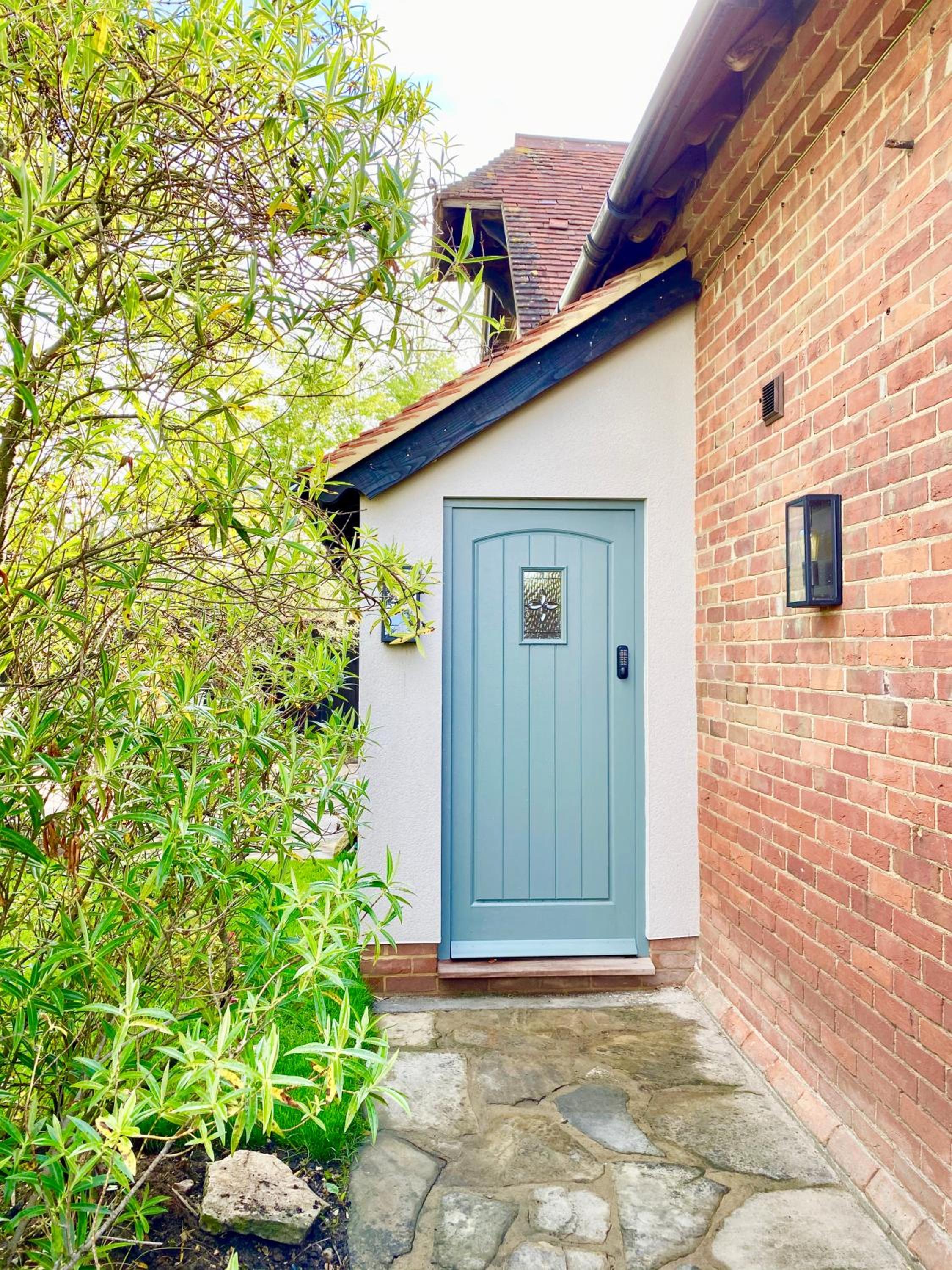 Beautiful 3 bed cottage in Lymington. Perfectly located for Coast and New Forest view 2