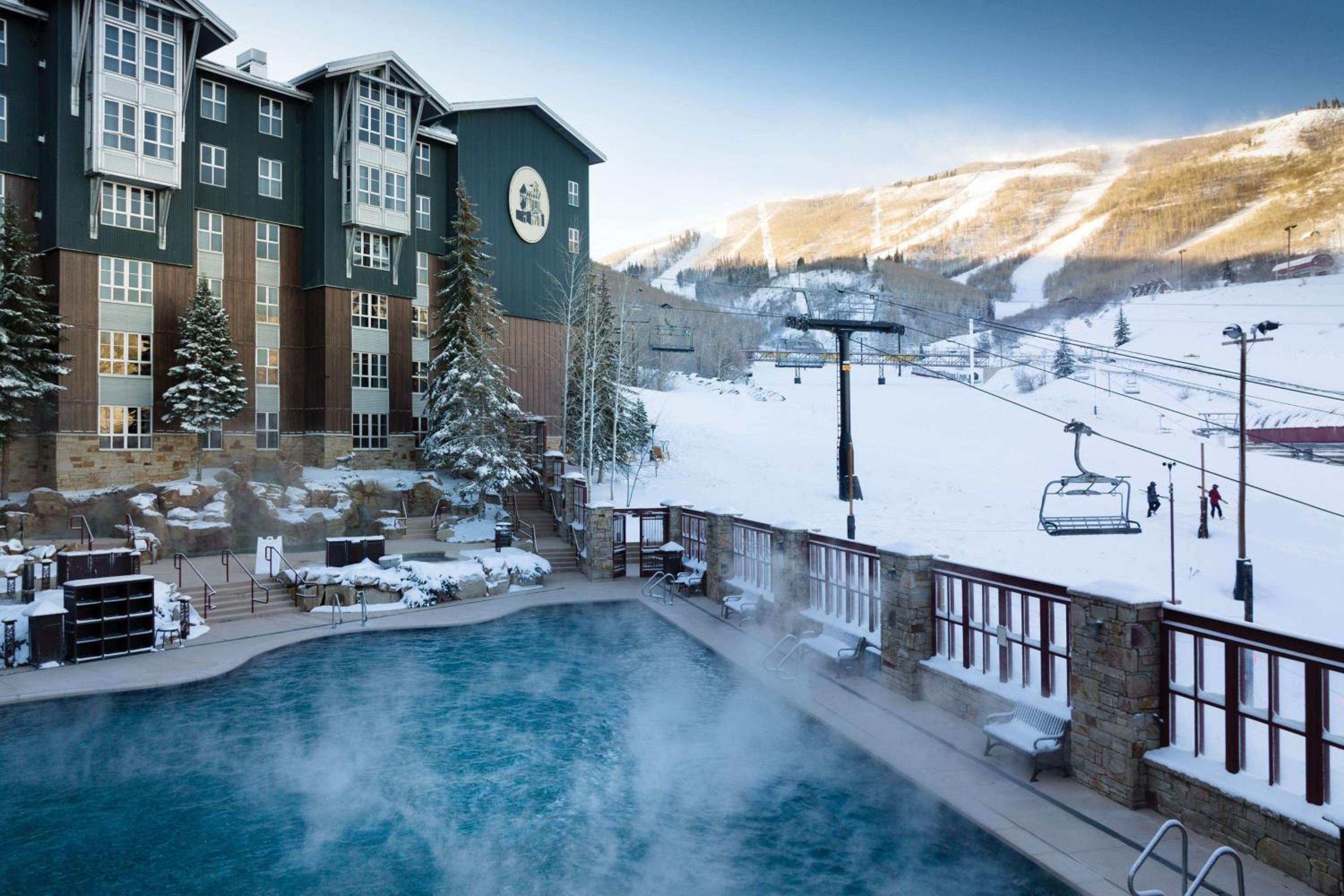 Exterior view of Marriott's Mountainside at Park City with lifts and heated pool