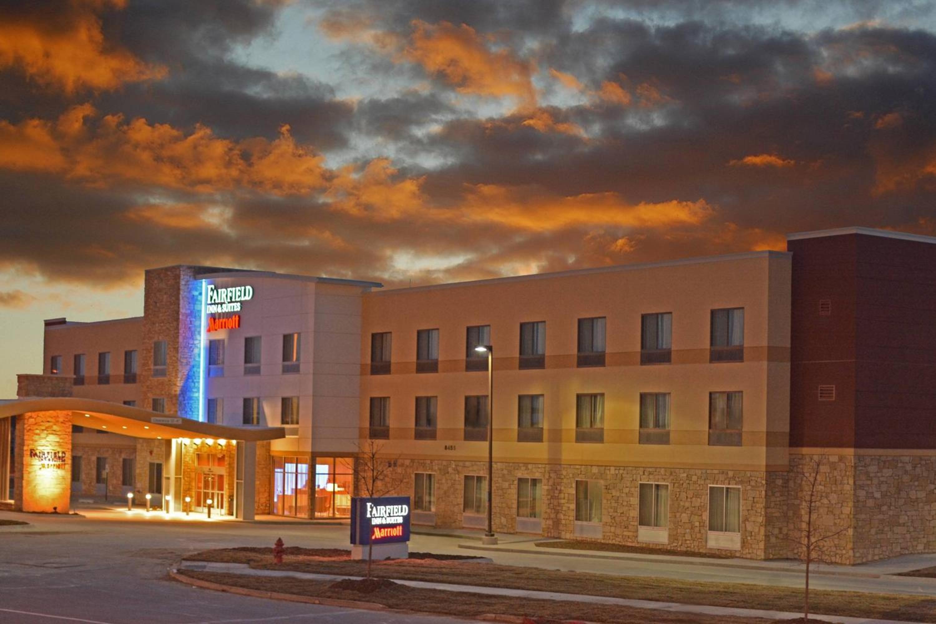 Hotel Fairfield Inn & Suites by Marriott Lincoln Southeast - Image 1