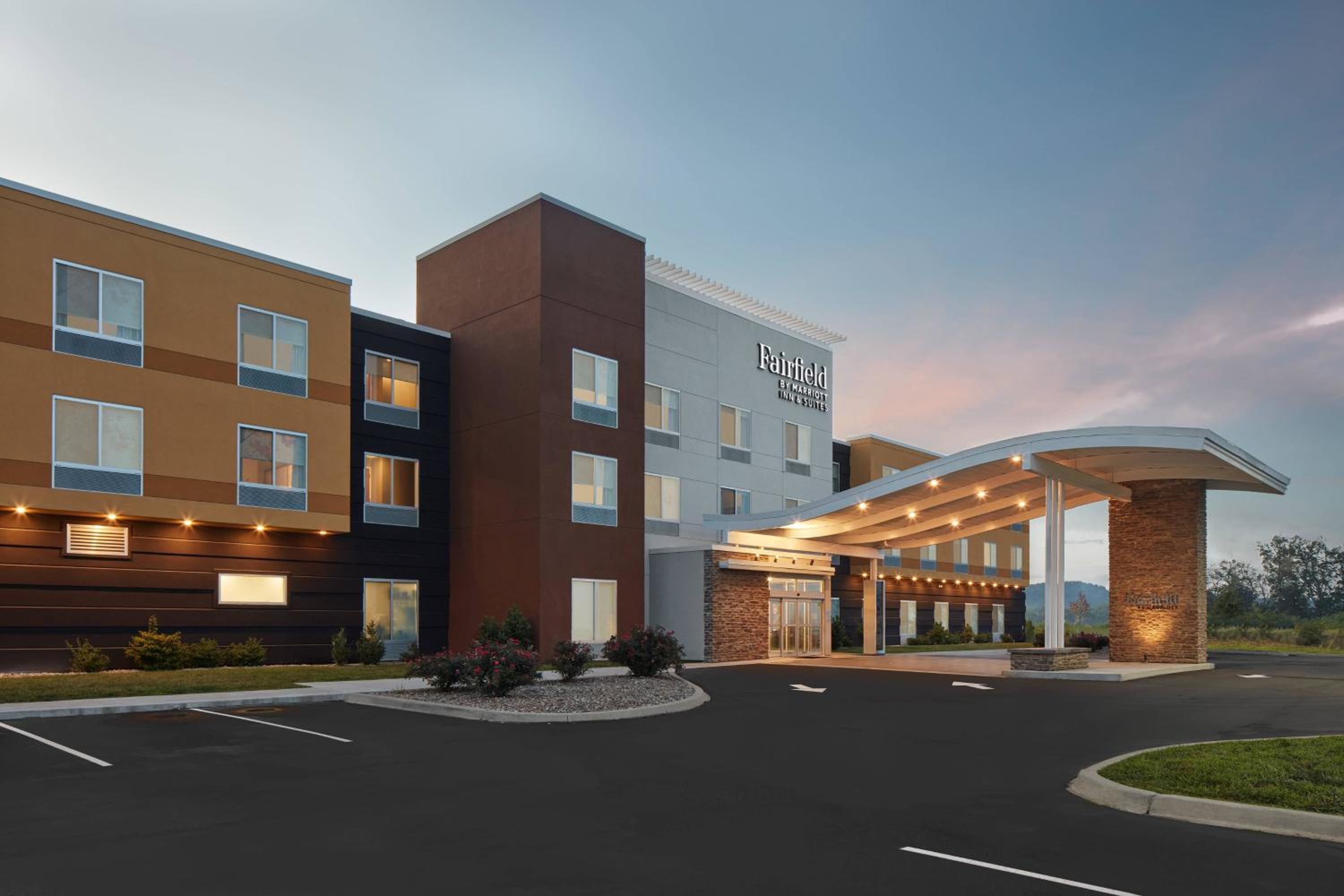 Hotel Fairfield Inn & Suites Louisville New Albany IN - Image 1