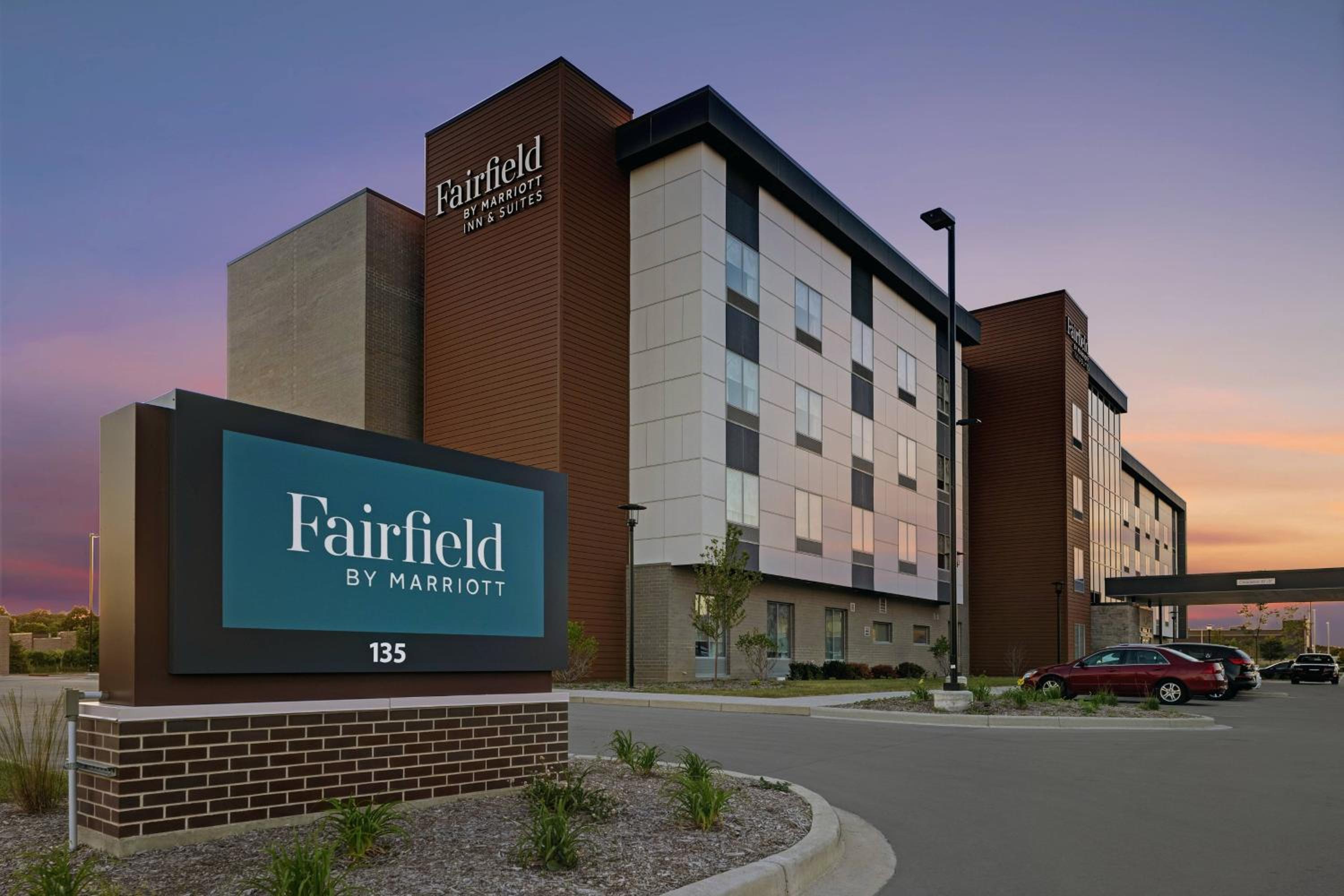 Hotel Fairfield Inn & Suites by Marriott Milwaukee Brookfield - Image 1