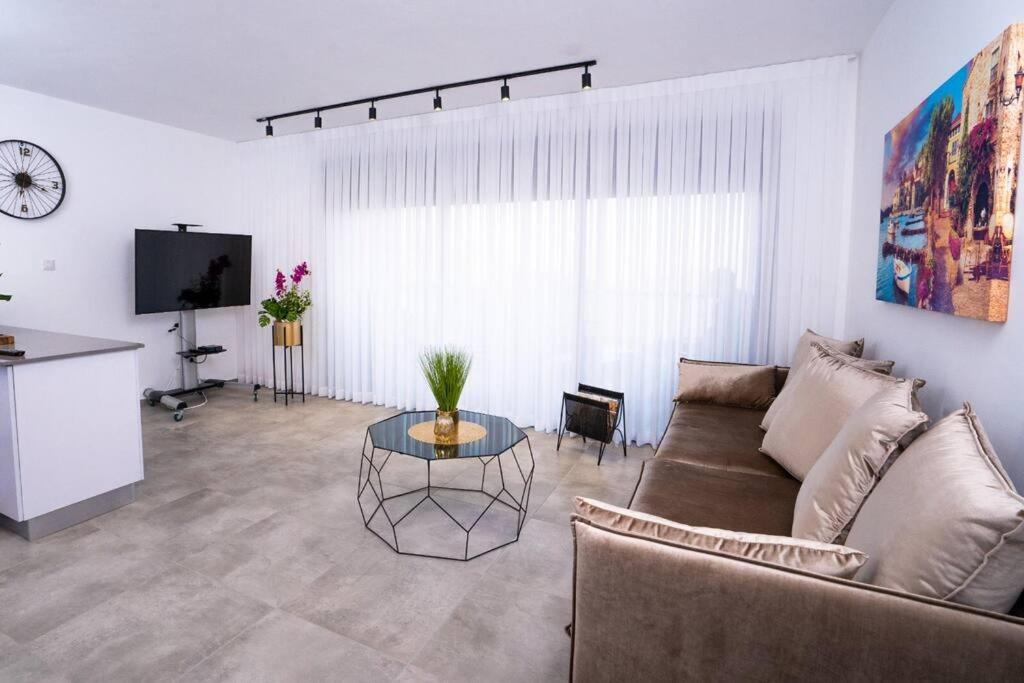 Sea View Boutique Apartment view 4