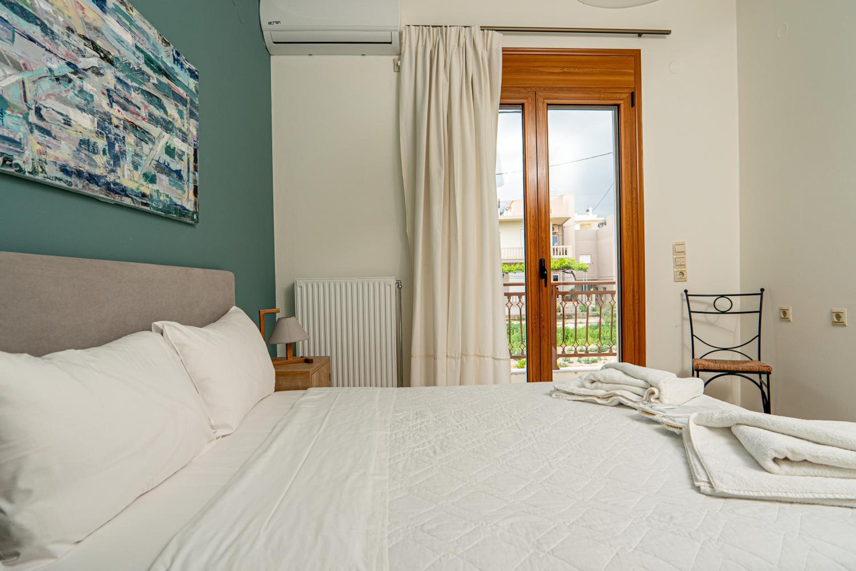 Contemporary 2 bedroom apt 5 min walk from Kissamos center photo 3