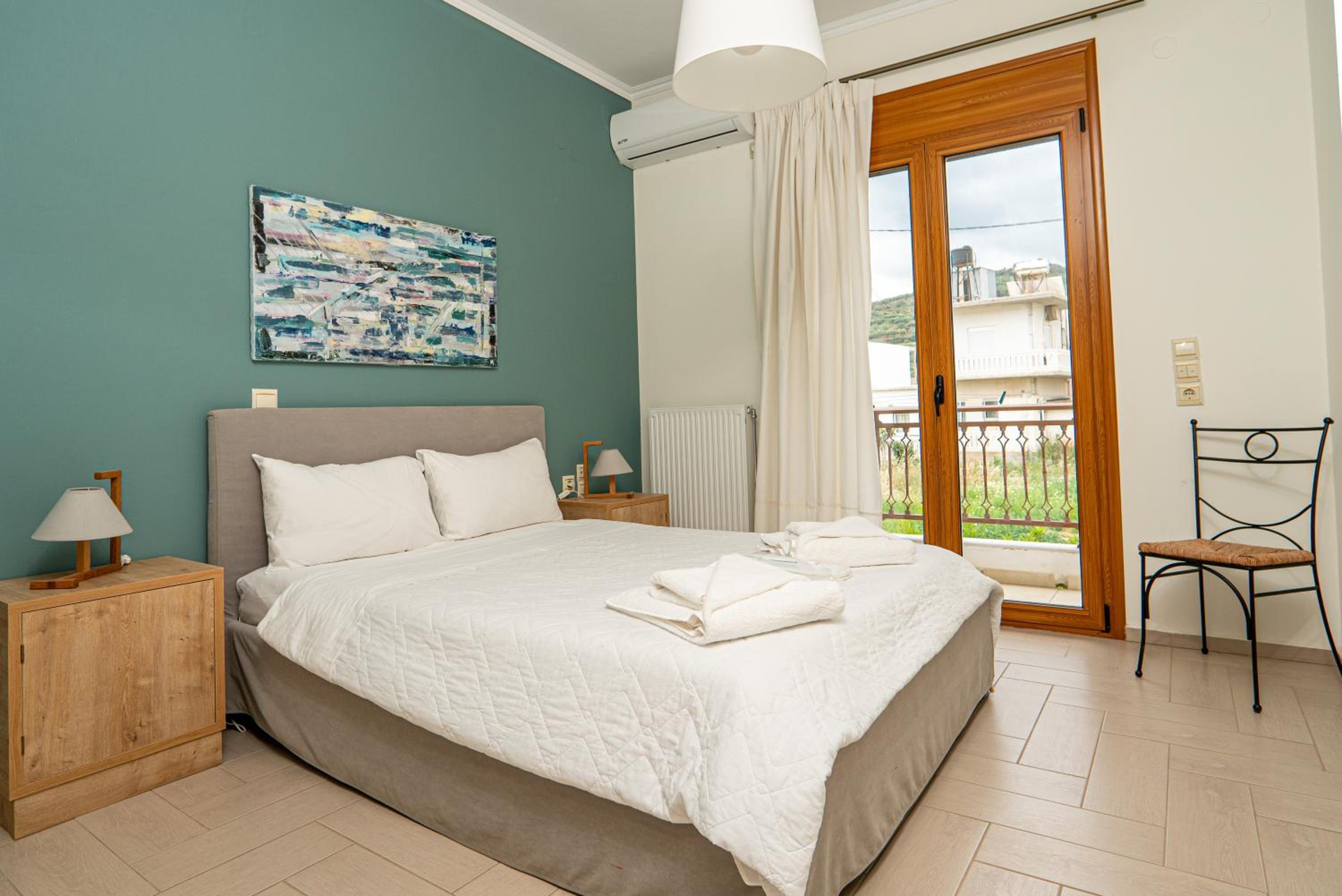 Contemporary 2 bedroom apt 5 min walk from Kissamos center photo 4