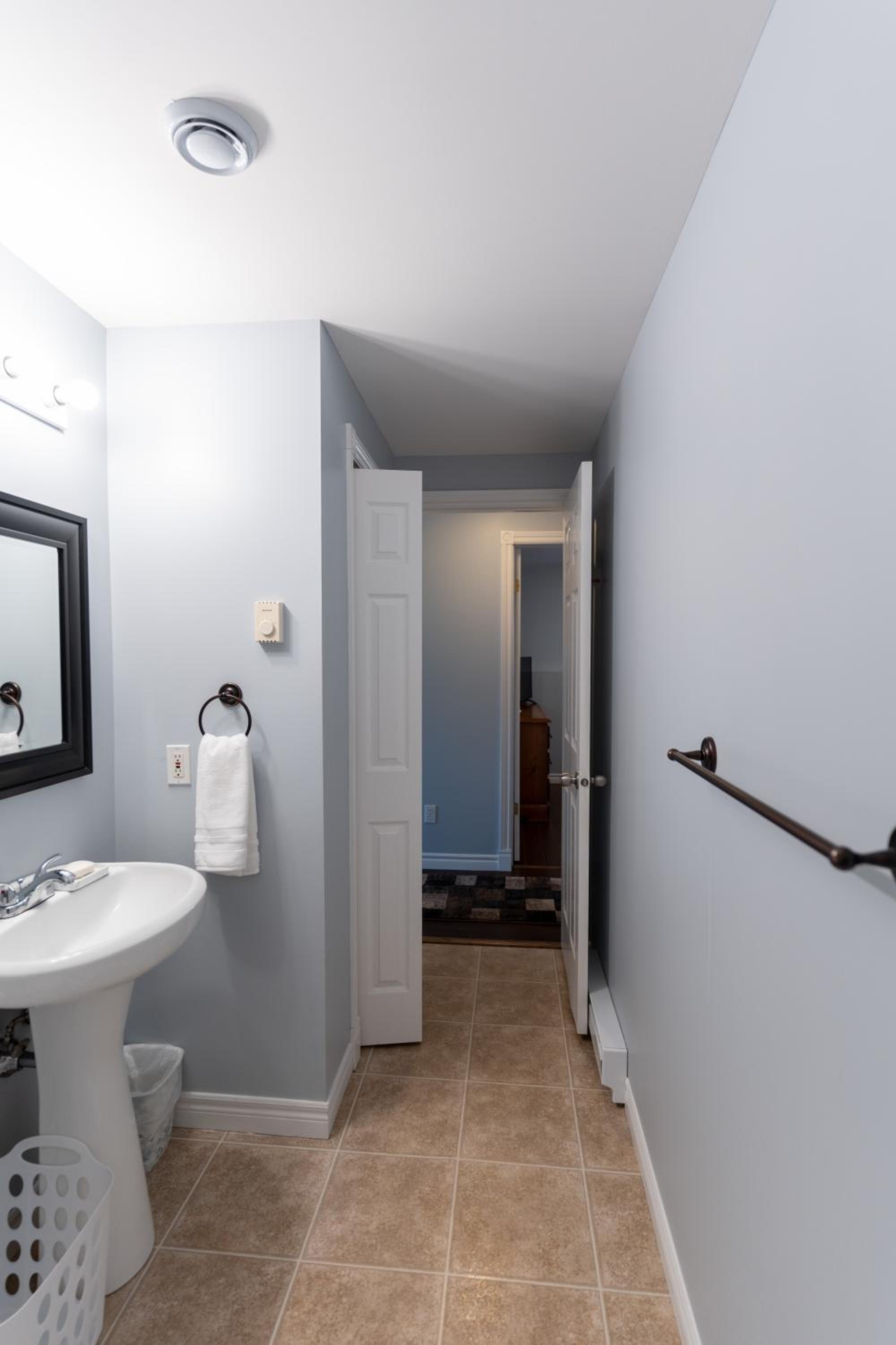 Two Bedroom Apartment Near St John's Airport, photo 2