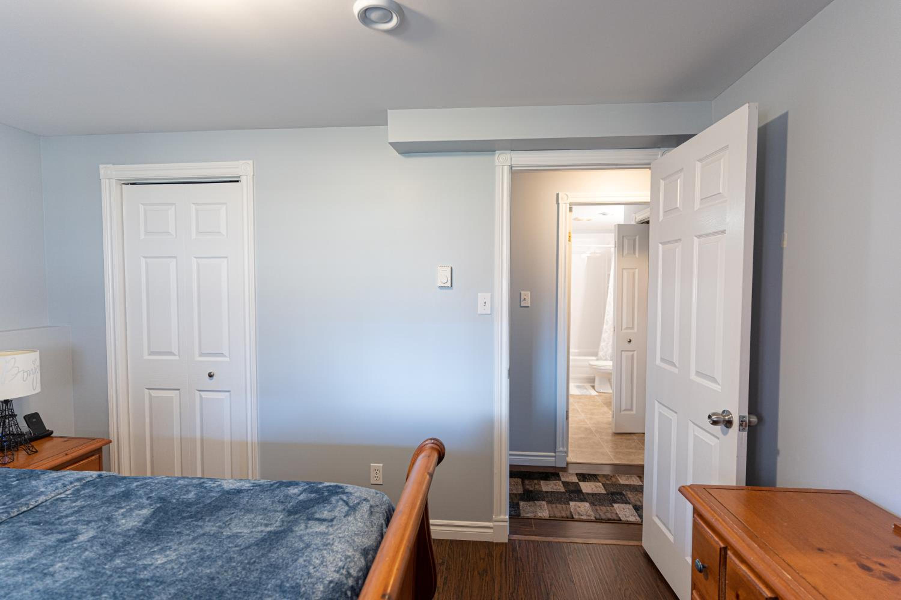 Two Bedroom Apartment Near St John's Airport, photo 6