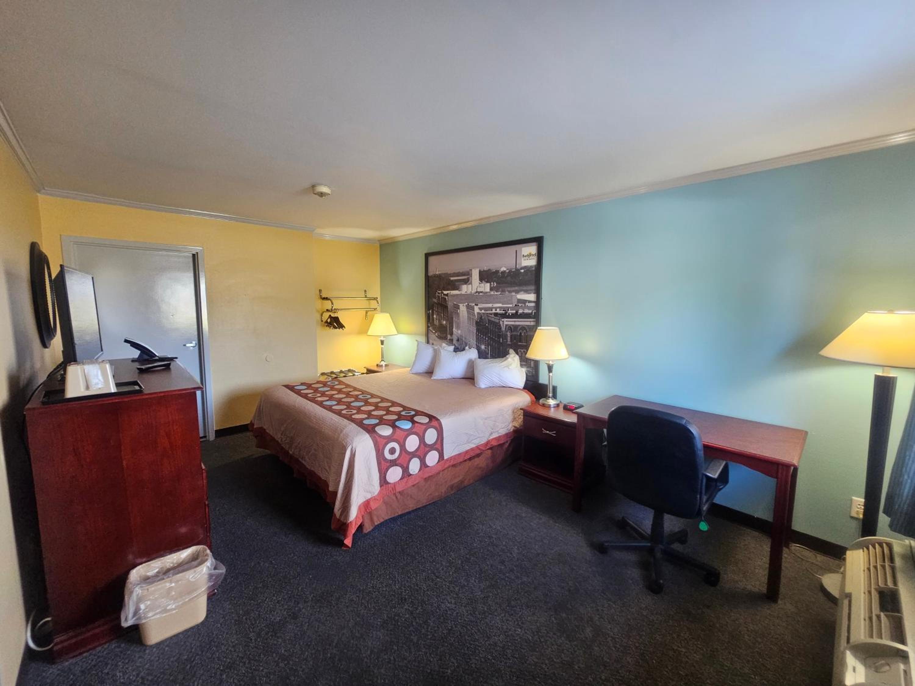 Birmingham Vacations - budgetel Inn  Suites - Property Image 4