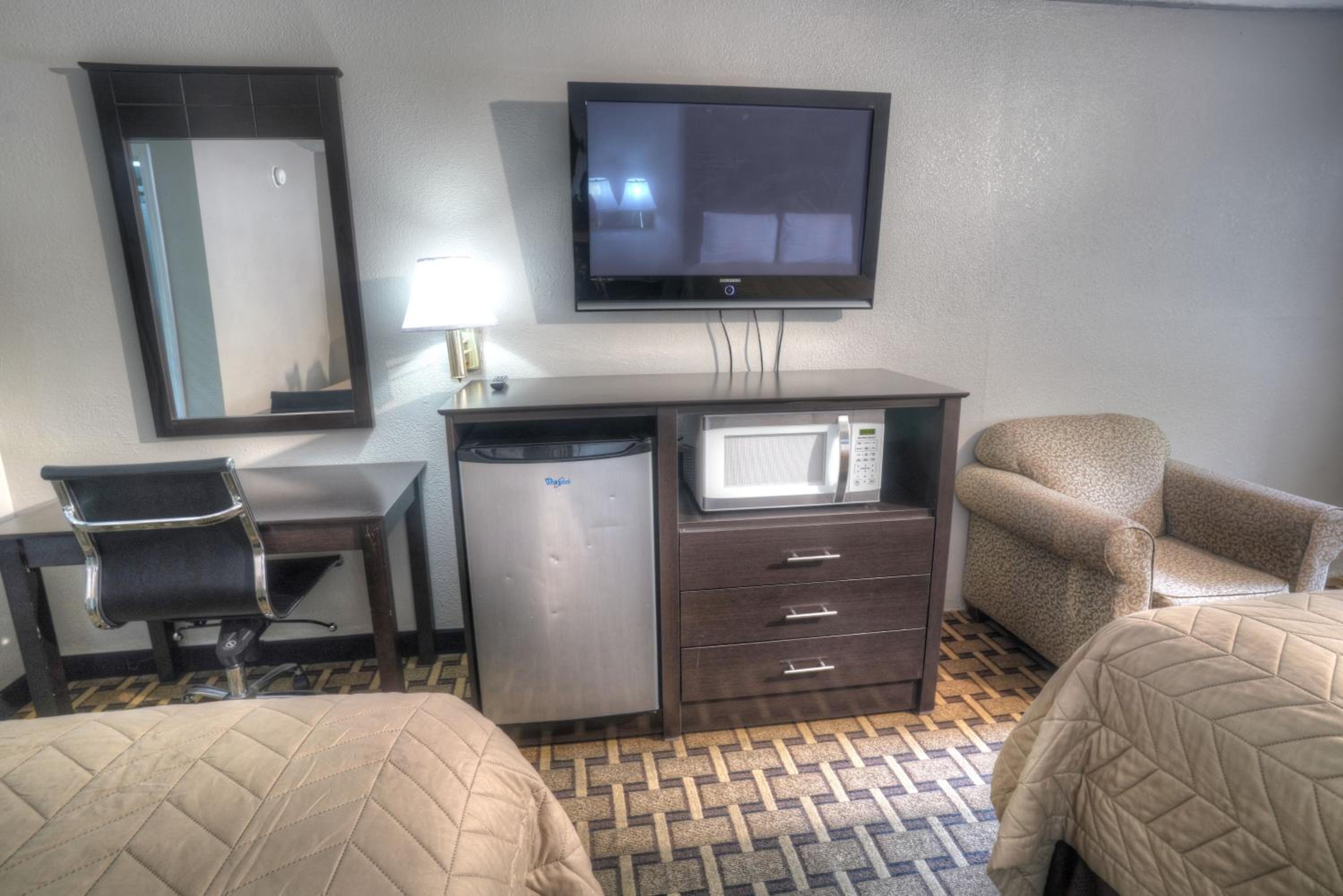 Amerivu Inn & Suites - Helen - Downtown view 5