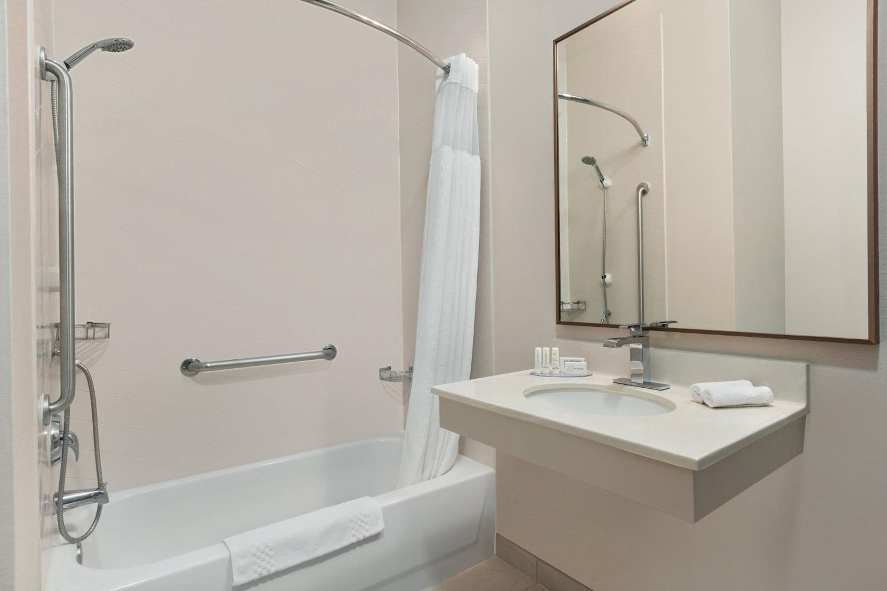 Fairfield Inn  Suites by Marriott Reno Sparks - Property Image 2