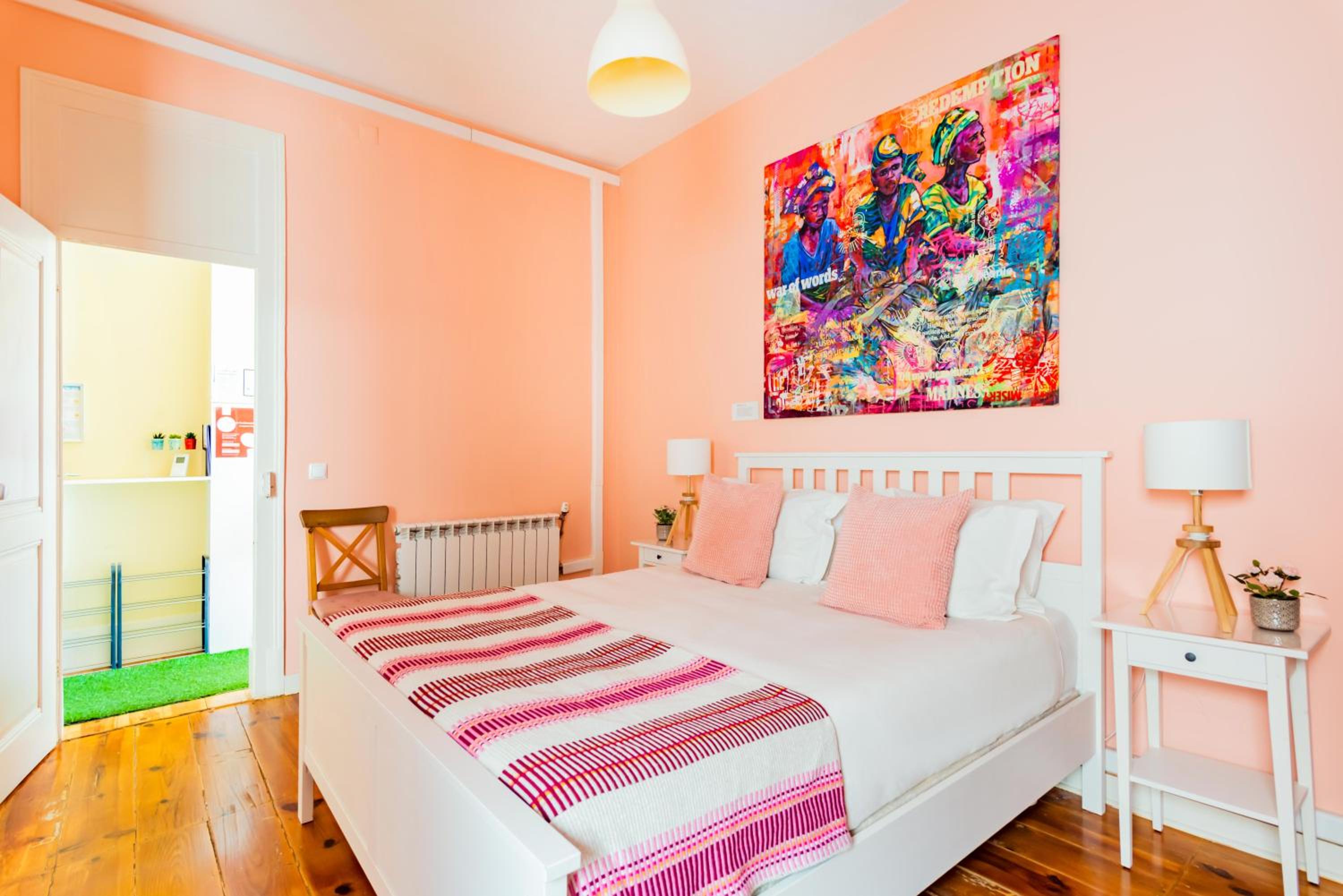 Bright & Beautiful Top Floor Graça Flat view 3