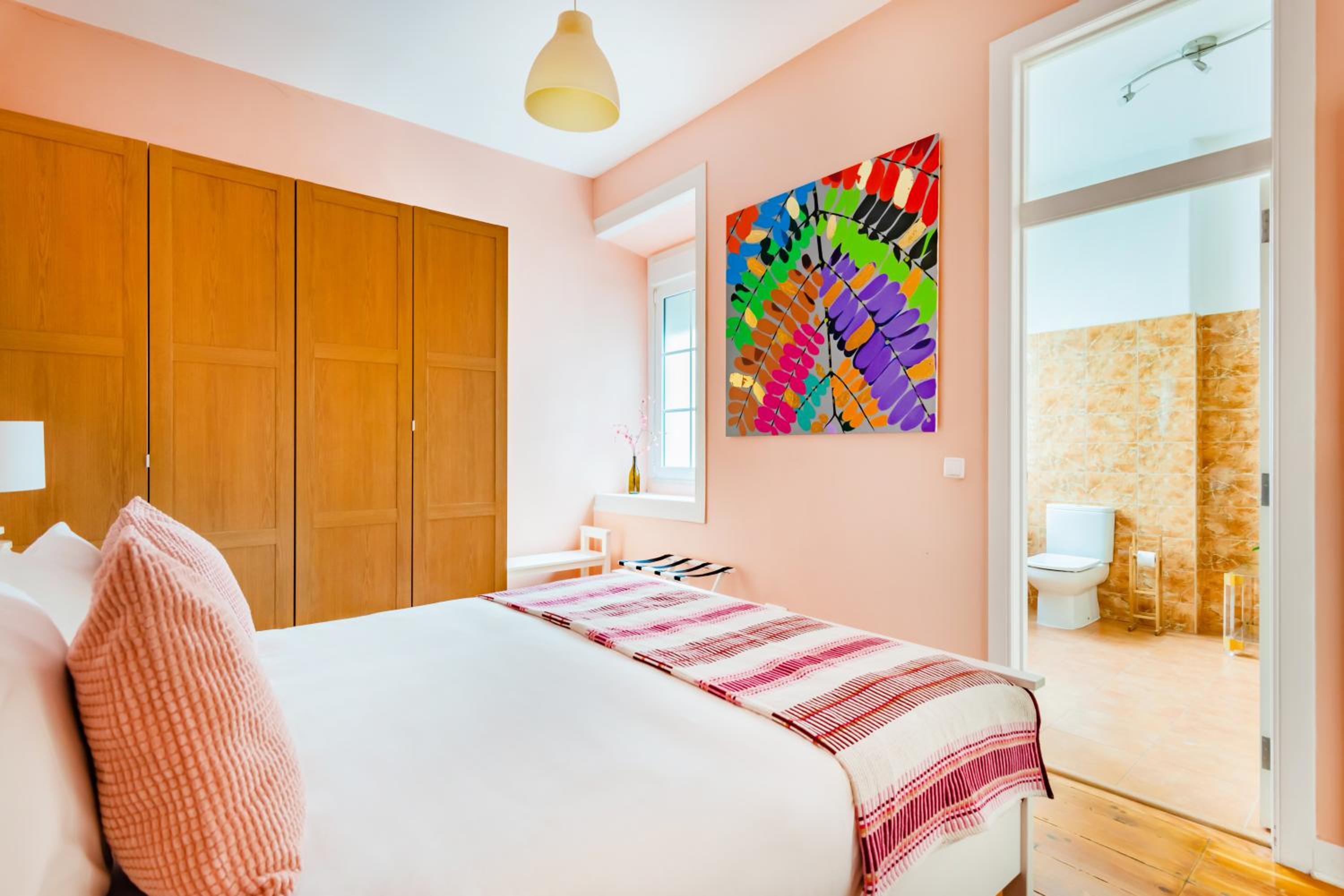 Bright & Beautiful Top Floor Graça Flat view 5