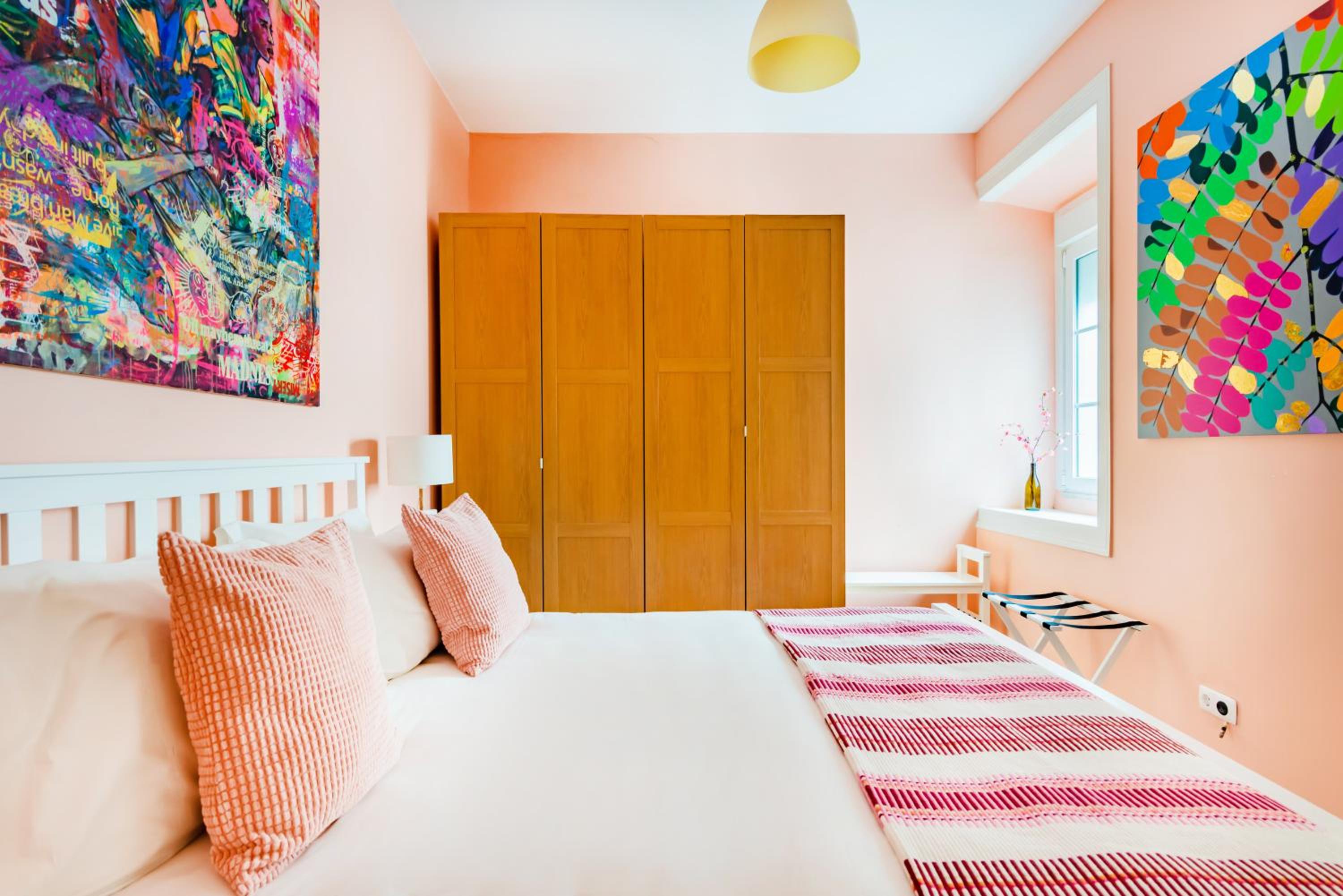 Bright & Beautiful Top Floor Graça Flat view 4