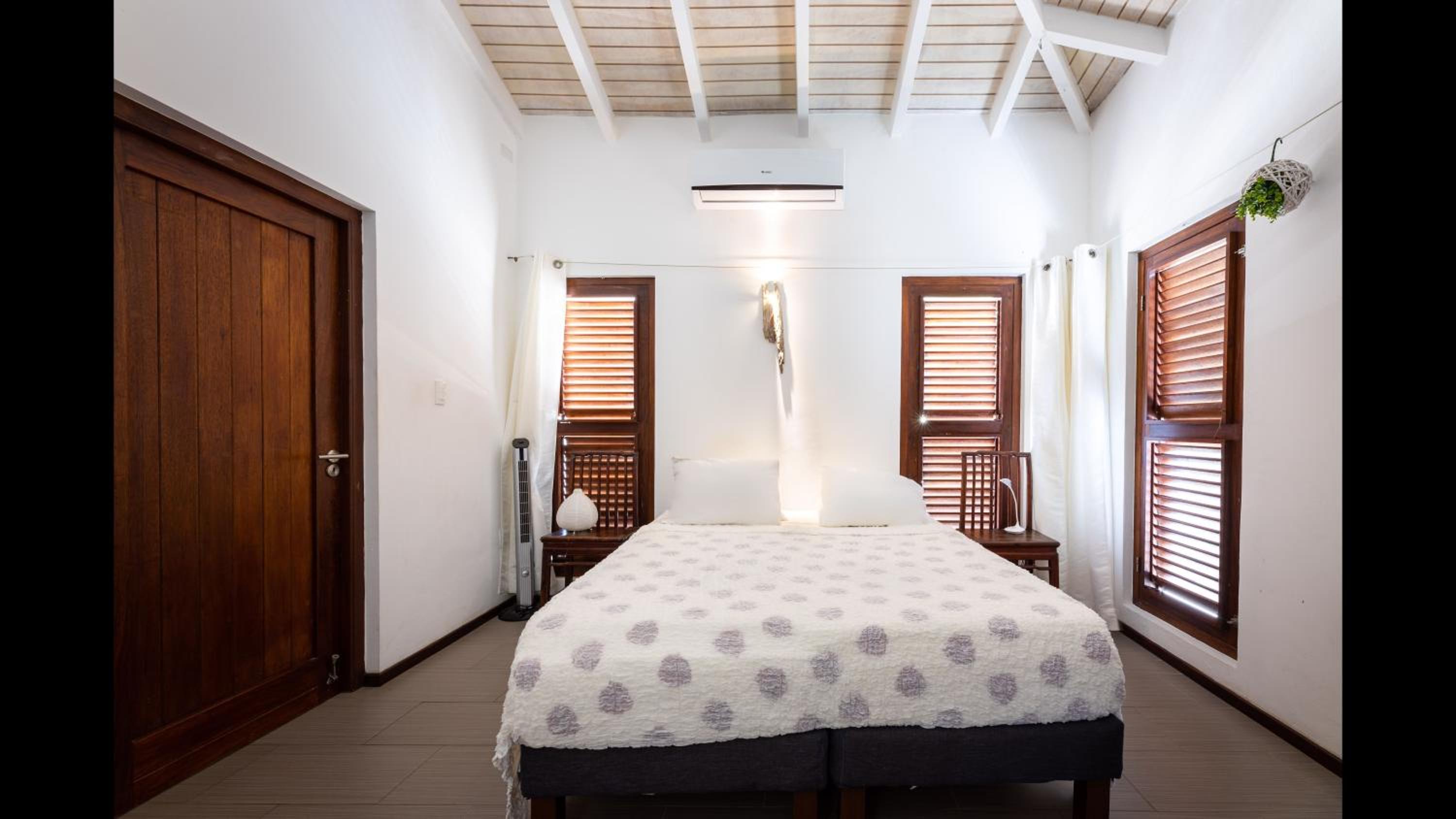Beautiful Villa with pool near the beach for groups