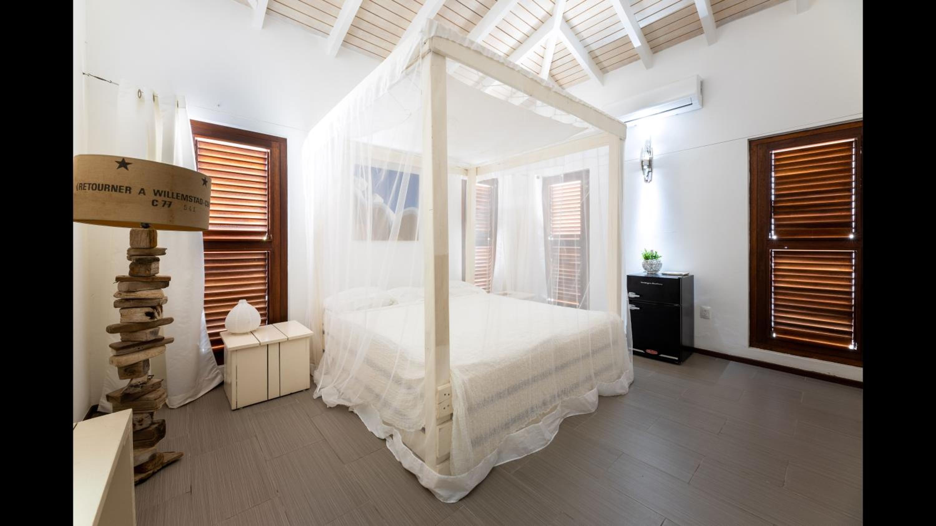 Beautiful Villa with pool near the beach for groups