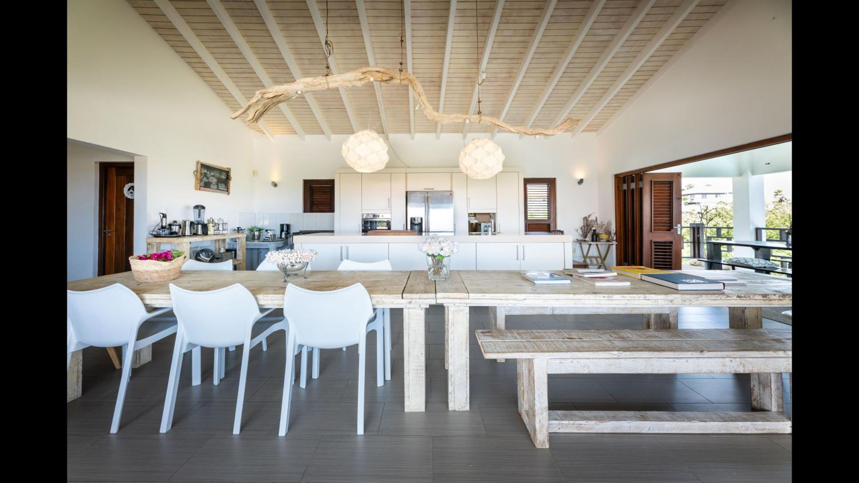 Beautiful Villa with pool near the beach for groups