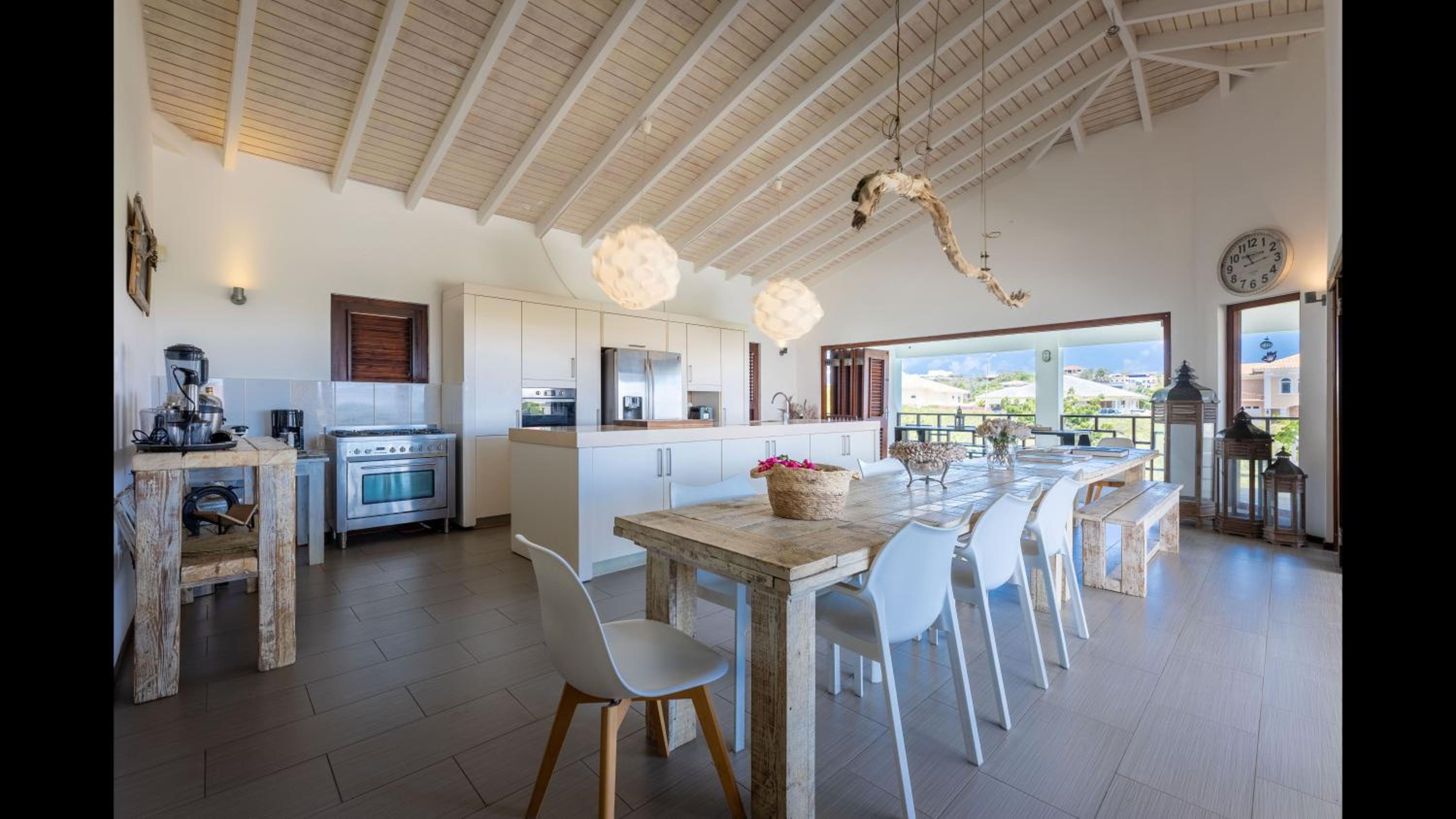Beautiful Villa with pool near the beach for groups