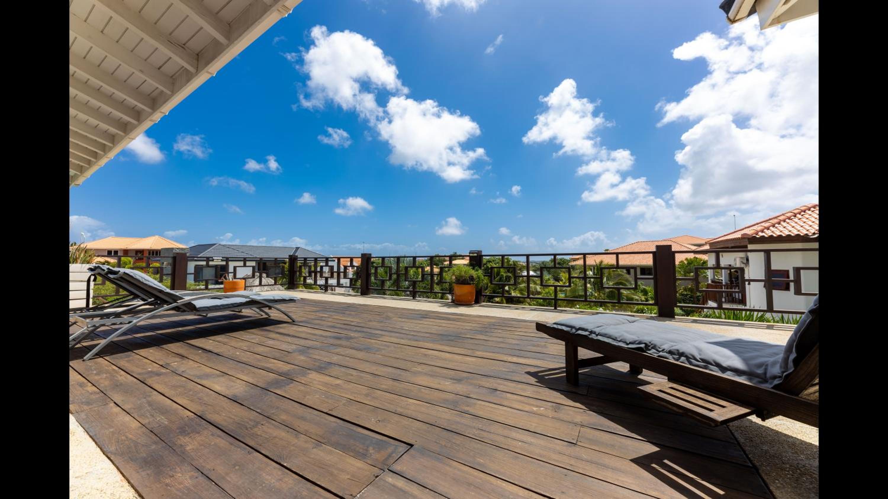 Beautiful Villa with pool near the beach for groups