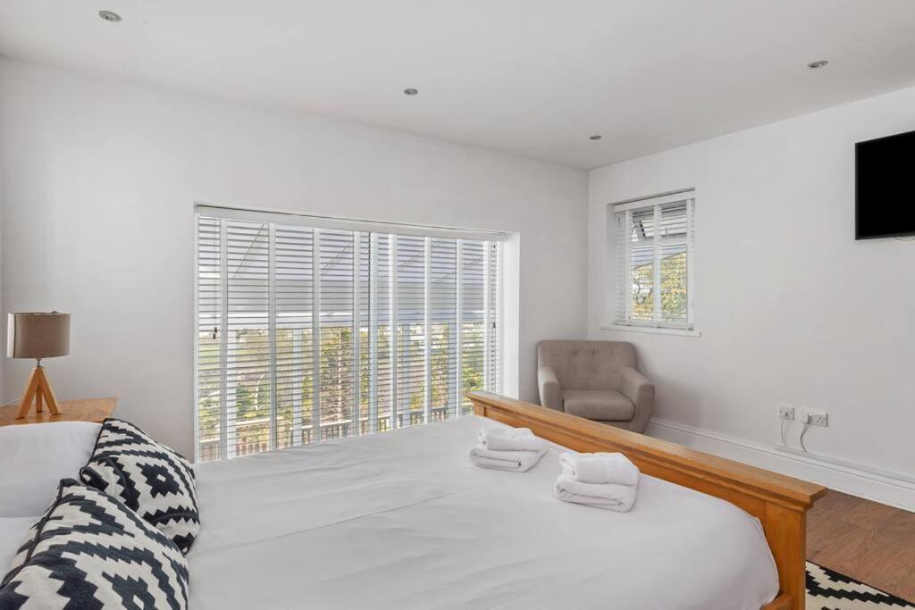 Luxury House, SeaViews, En-Suites & Private Pool view 5
