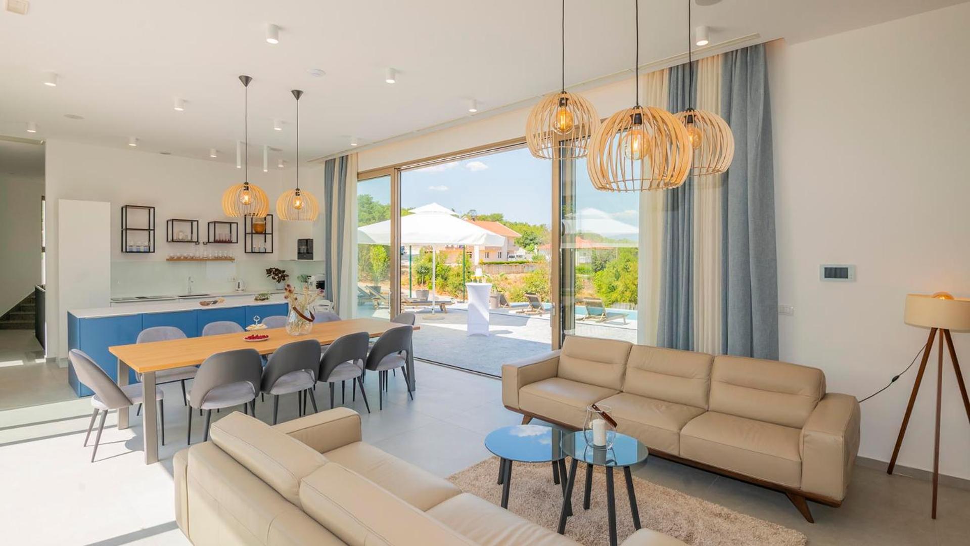 Modern and luxurious villa with swimming pool in Zmijavci view 5