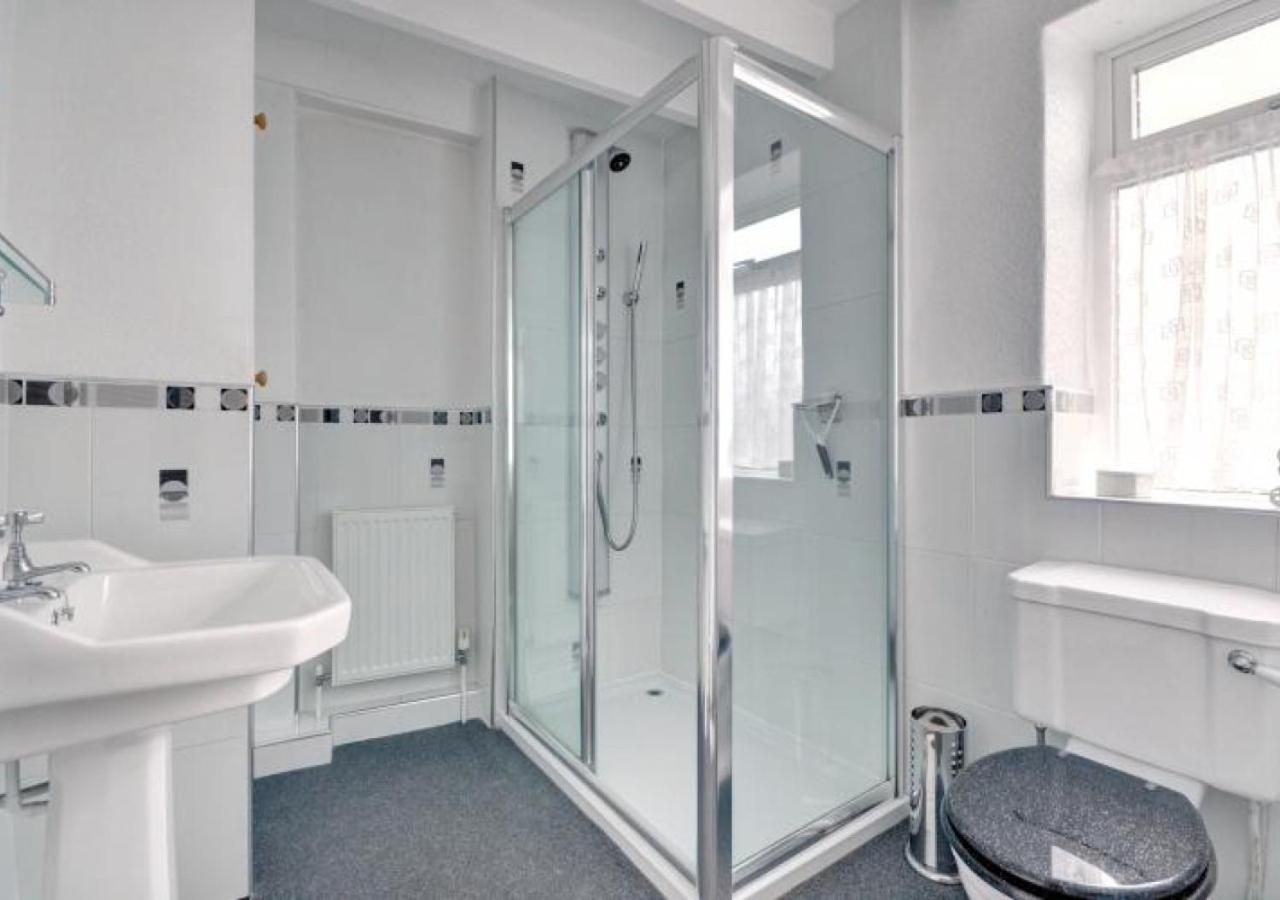 2 Bed in Whitby oc-wa011