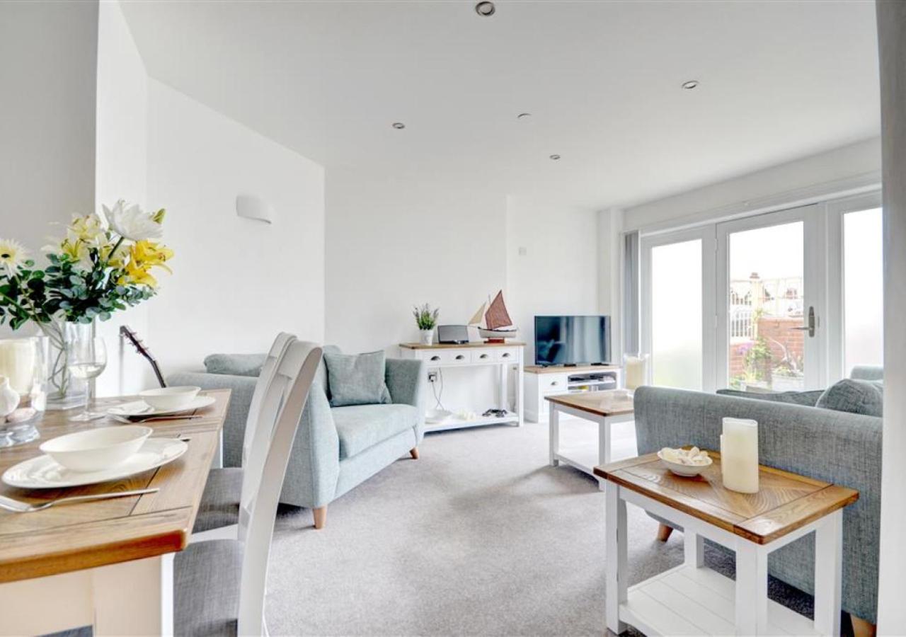 2 Bed in Whitby oc-w062 view 2