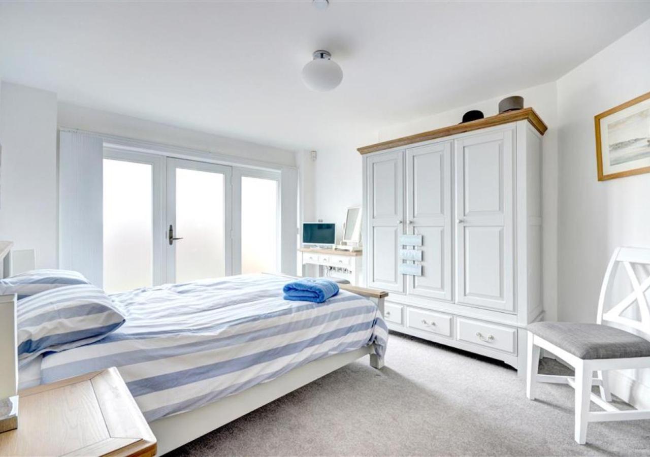 2 Bed in Whitby oc-w062 view 4