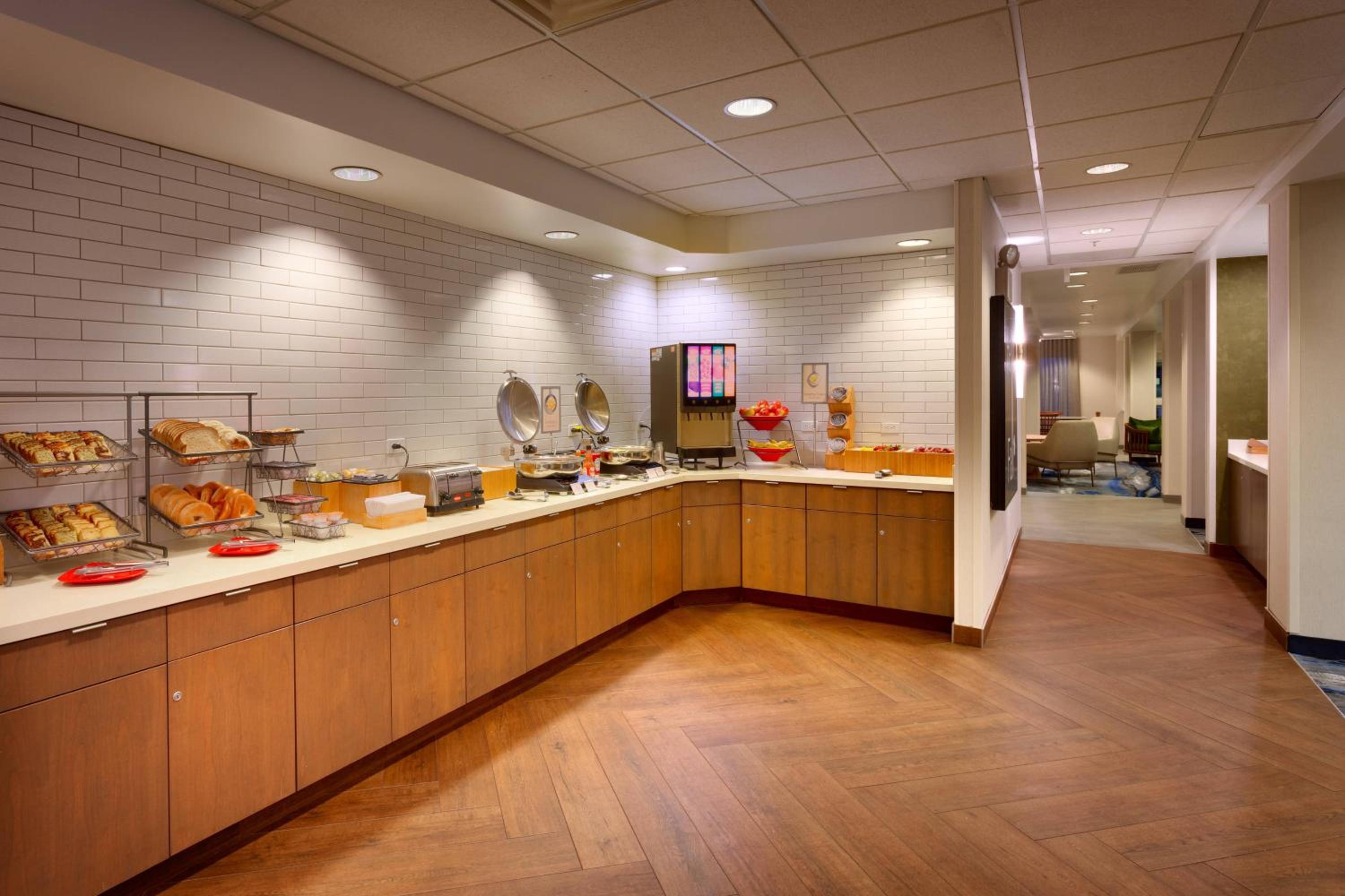 Roswell Vacations - Fairfield Inn  Suites Roswell - Property Image 6