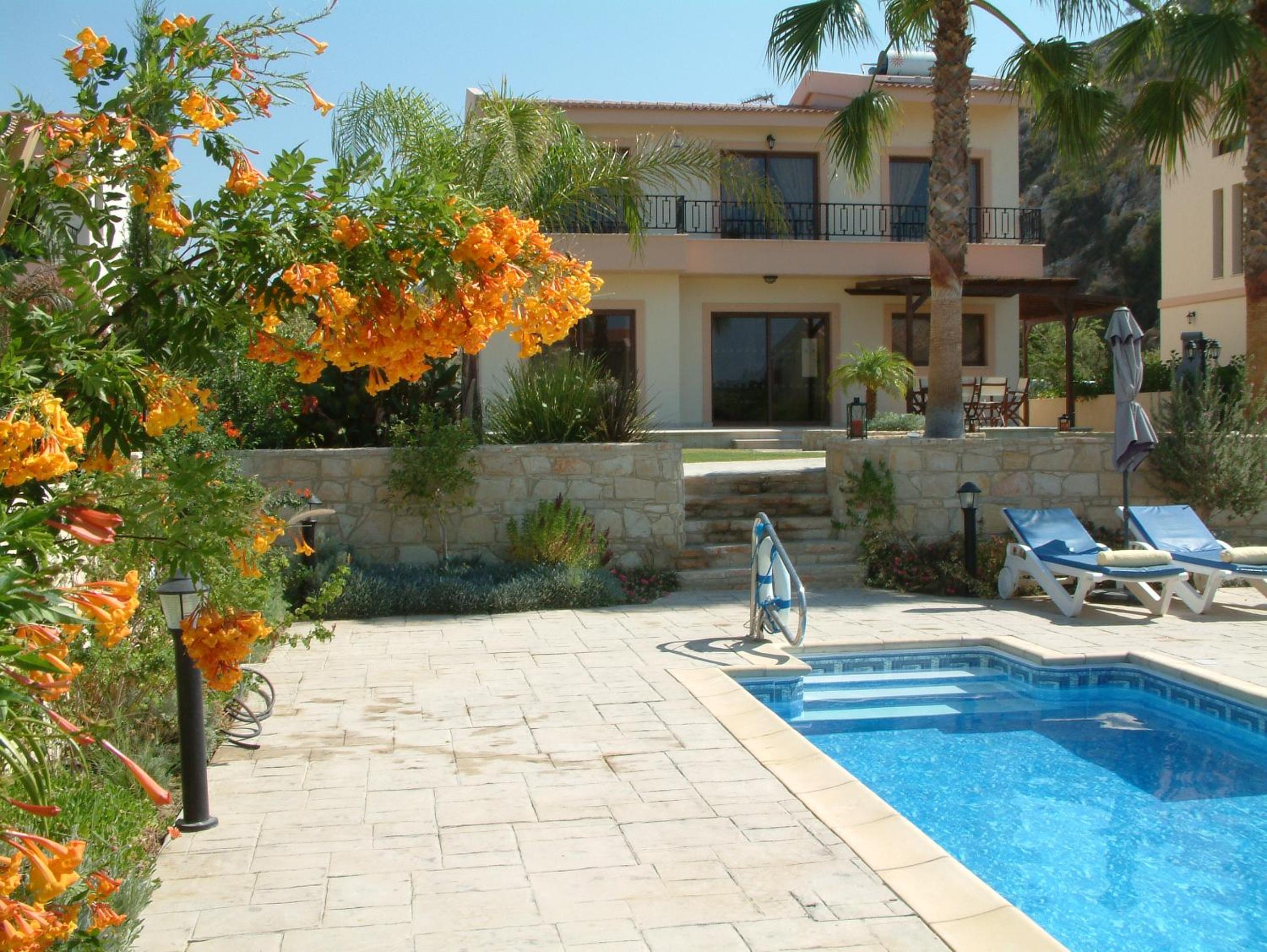 Three bedroom villa with private pool and landscaped garden close to the beach