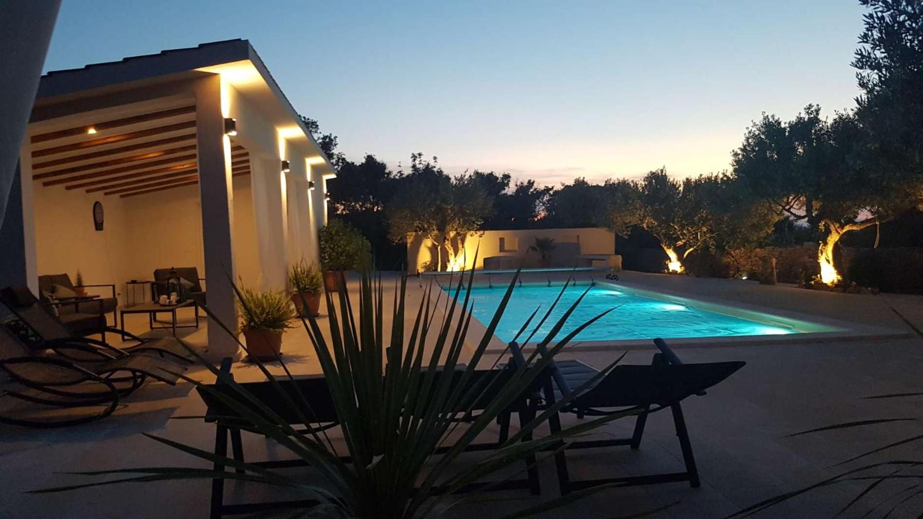 Dalmatian stone house with swimming pool near Supetar view 4