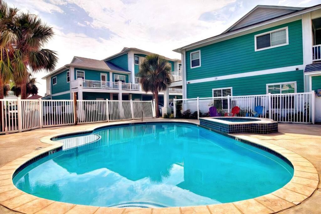 Chic 3 BR Home With Pool and Hot Tub view 3