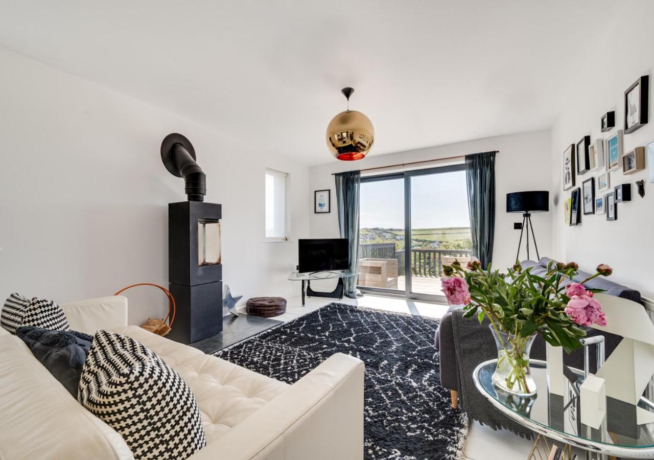4 Bed in Mawgan Porth oc-p00608 view 2
