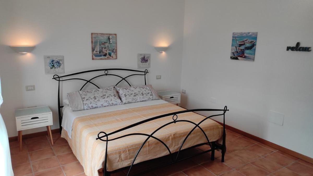 STELLA DORADA - Casa Vacanze - Camere Matrimoniali - BedRooms, a 5 minuti dal mare, con clima, bagno privato, balcone, frigo e TV photo 5