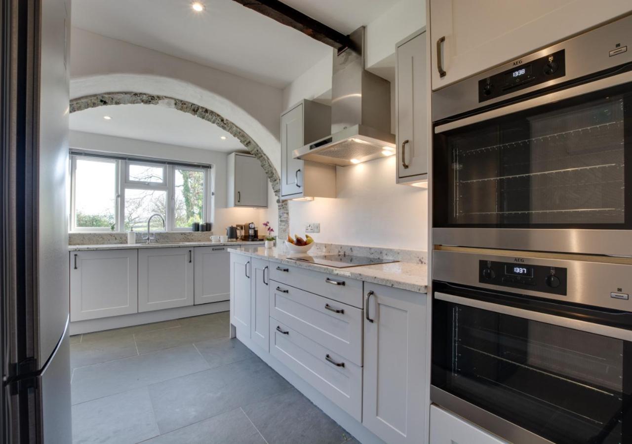 5 Bed in Little Petherick oc-p00736