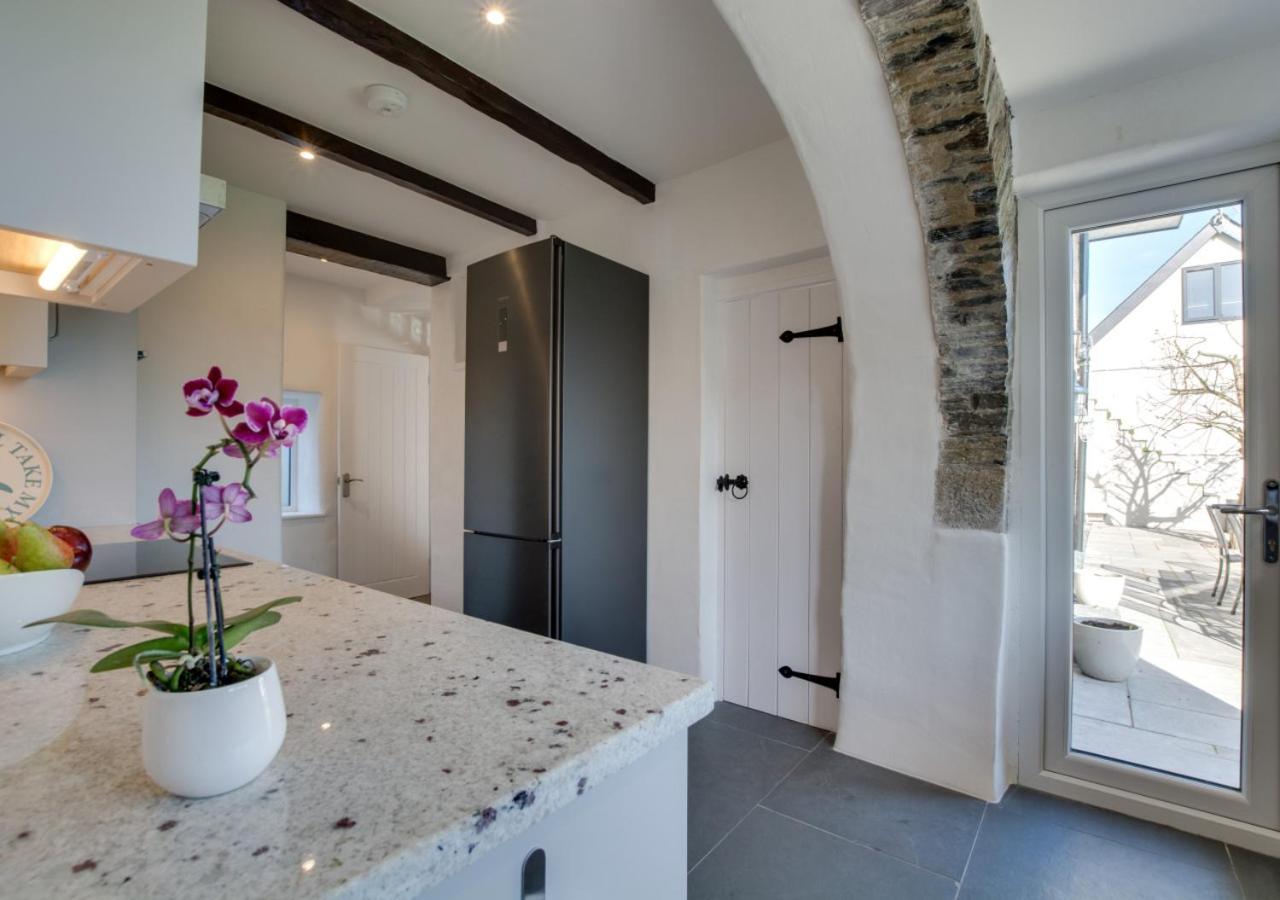 5 Bed in Little Petherick oc-p00736
