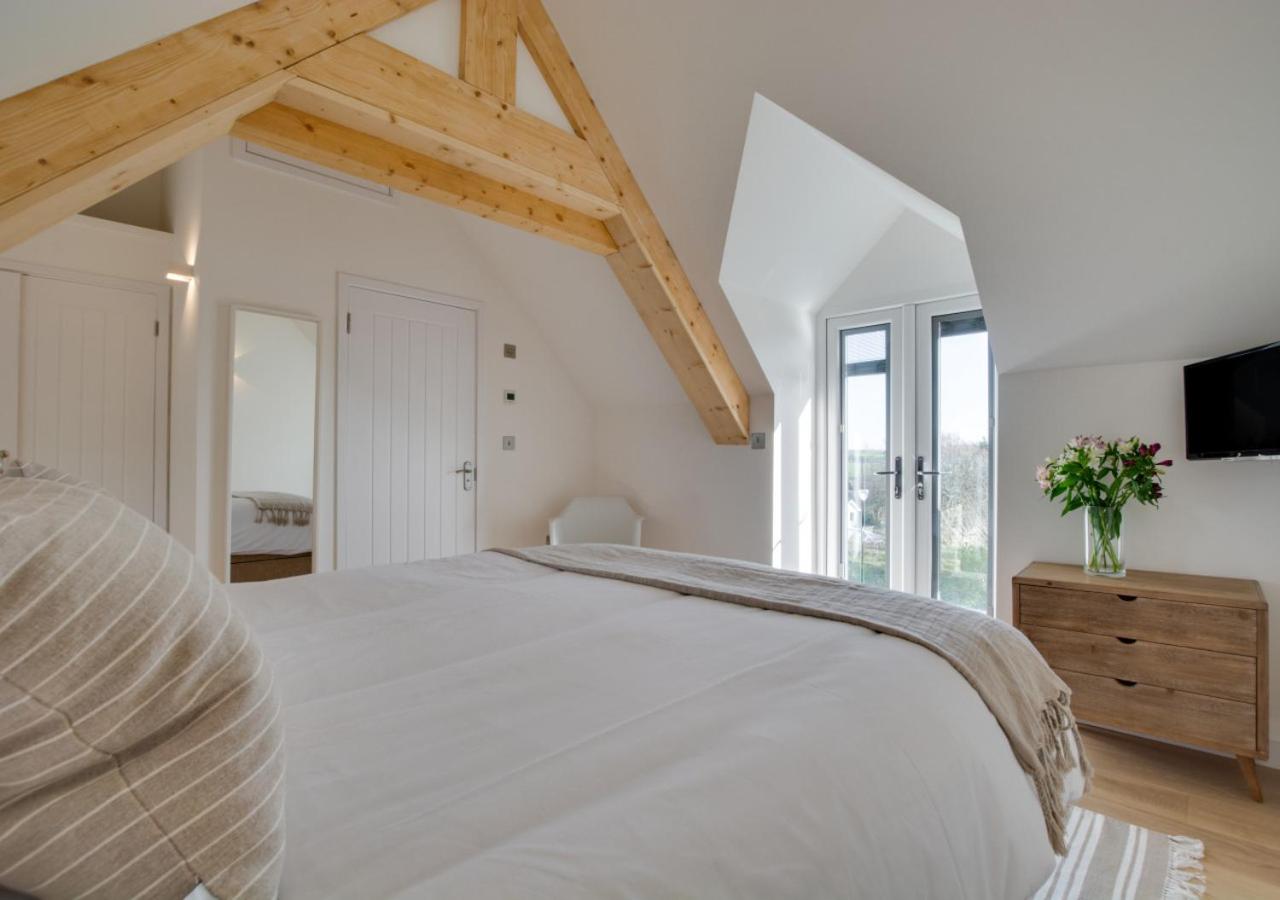 5 Bed in Little Petherick oc-p00736