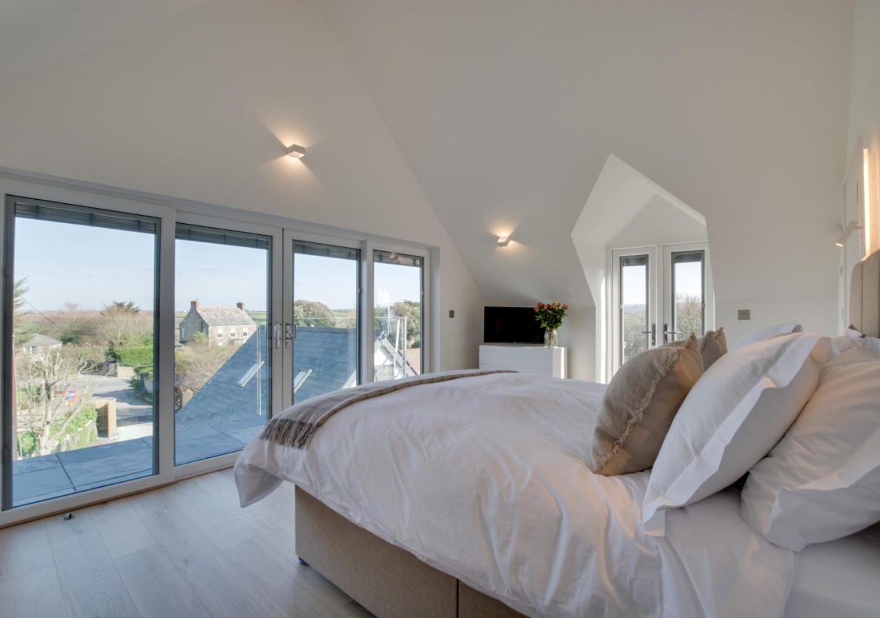 5 Bed in Little Petherick oc-p00736