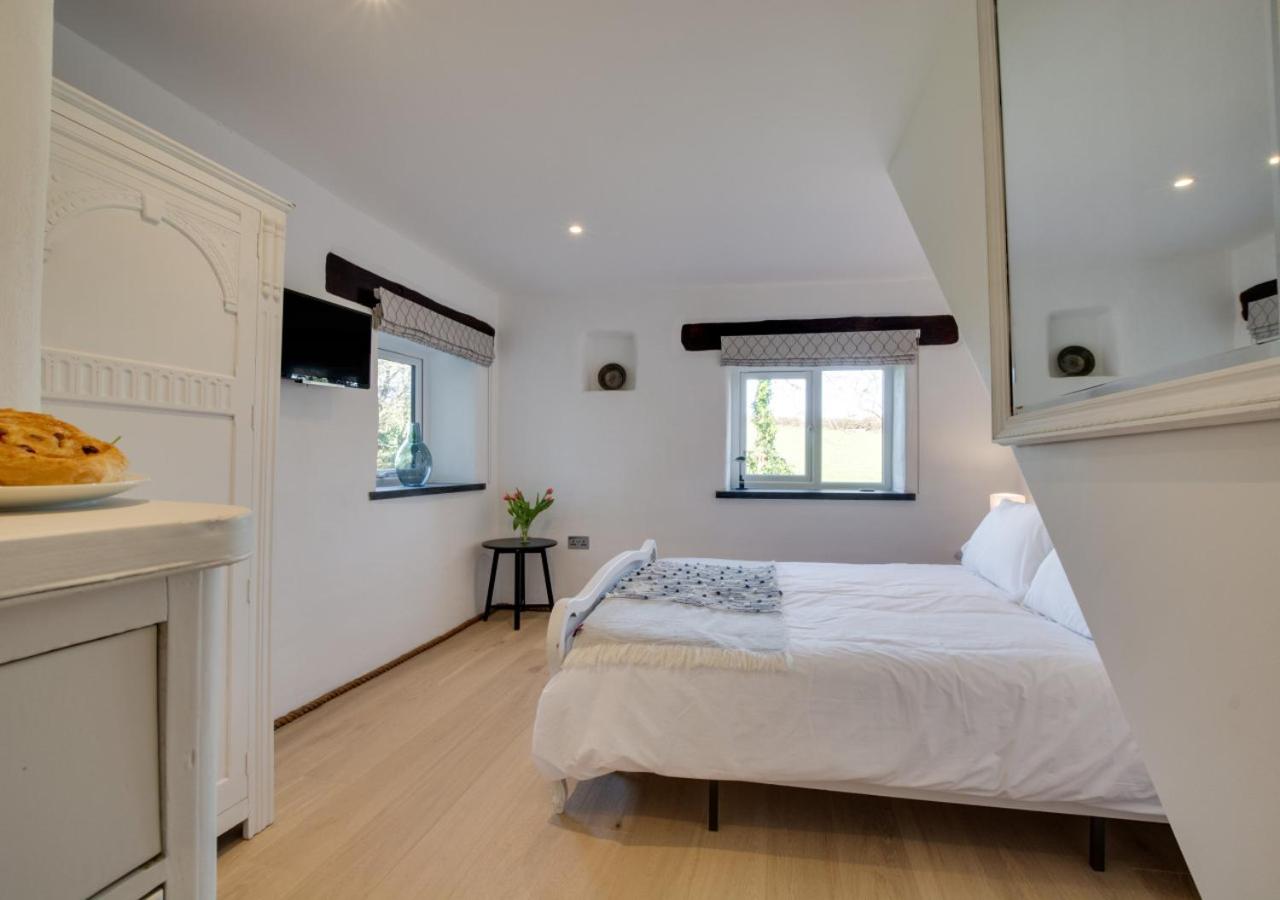 5 Bed in Little Petherick oc-p00736