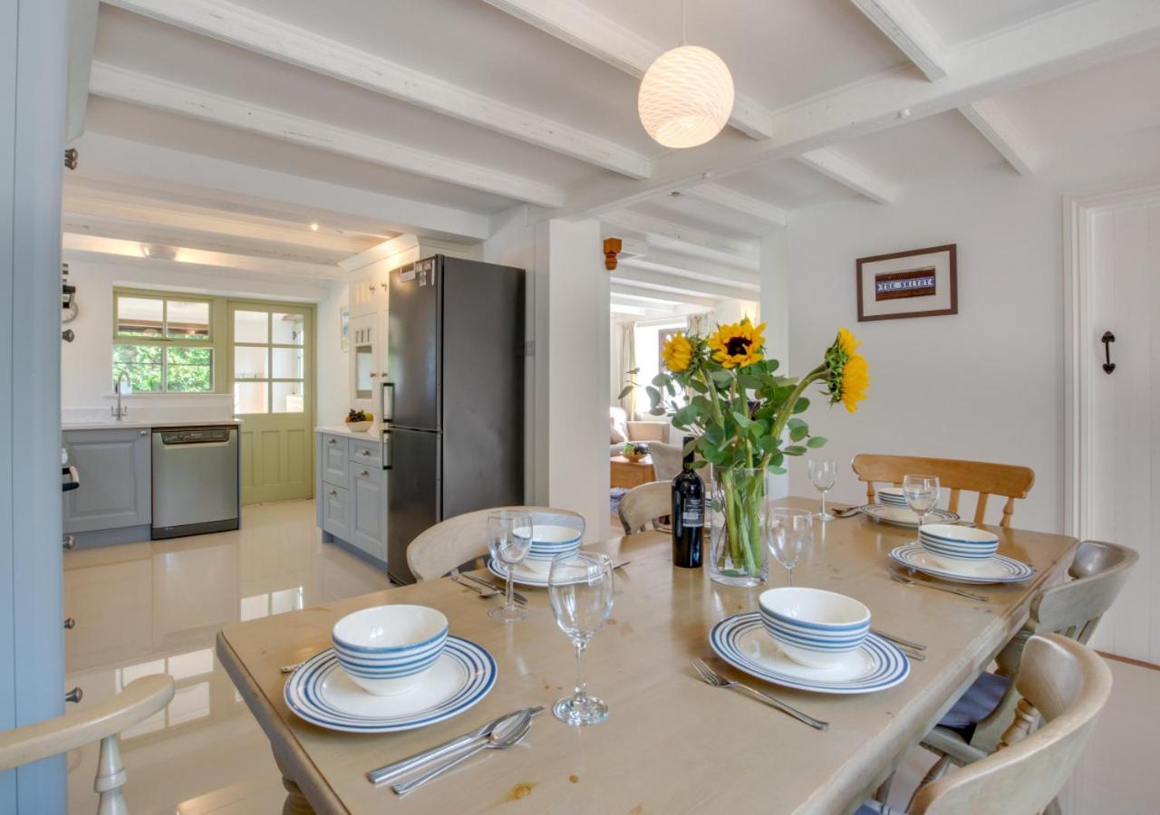 3 Bed in Gunwalloe oc-p00858