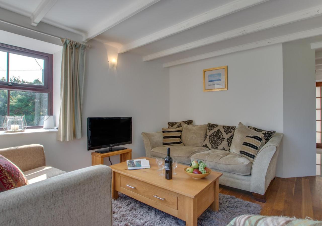 3 Bed in Gunwalloe oc-p00858